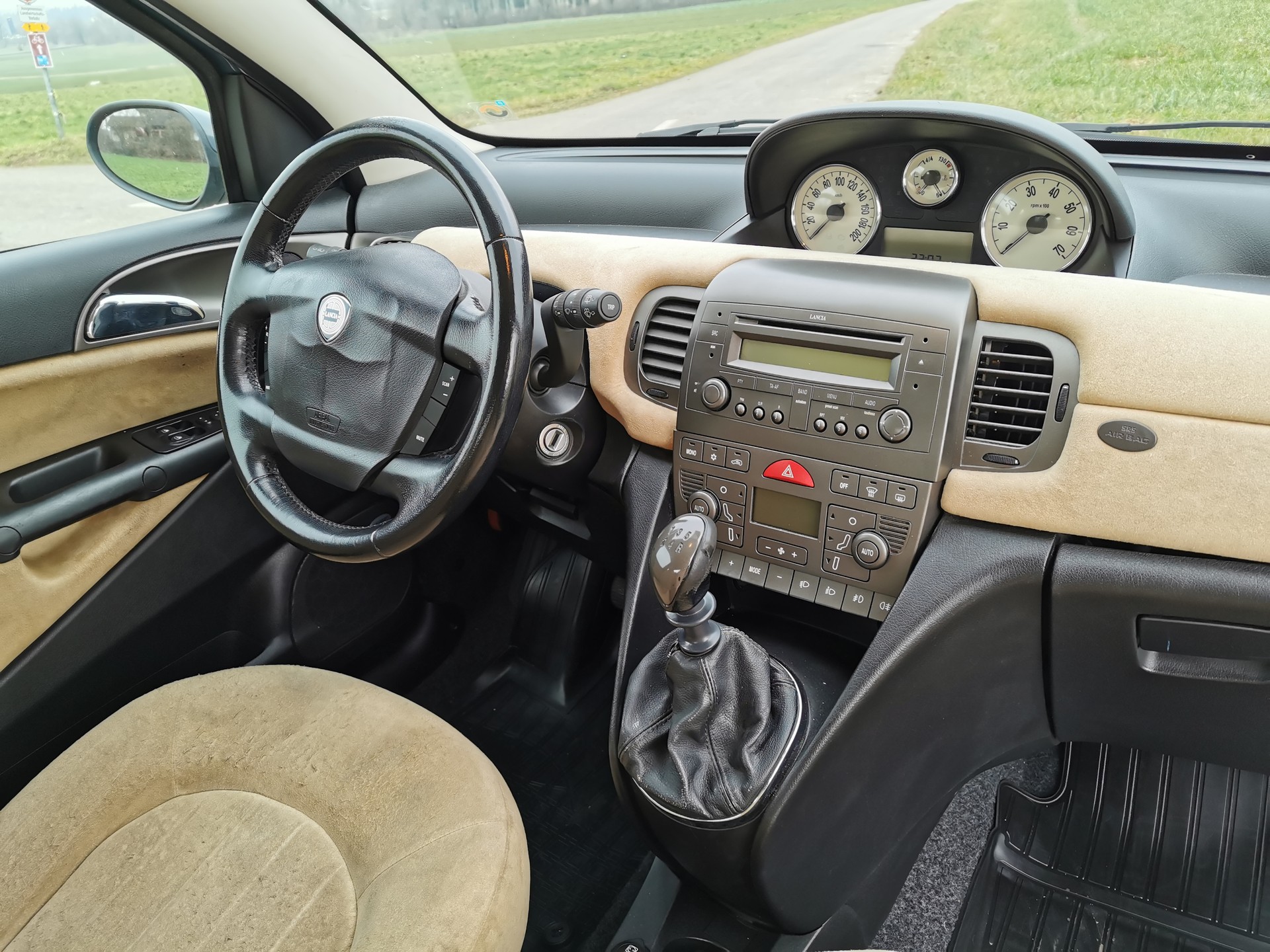 LANCIA Ypsilon 1.4 16V Platino-image-4