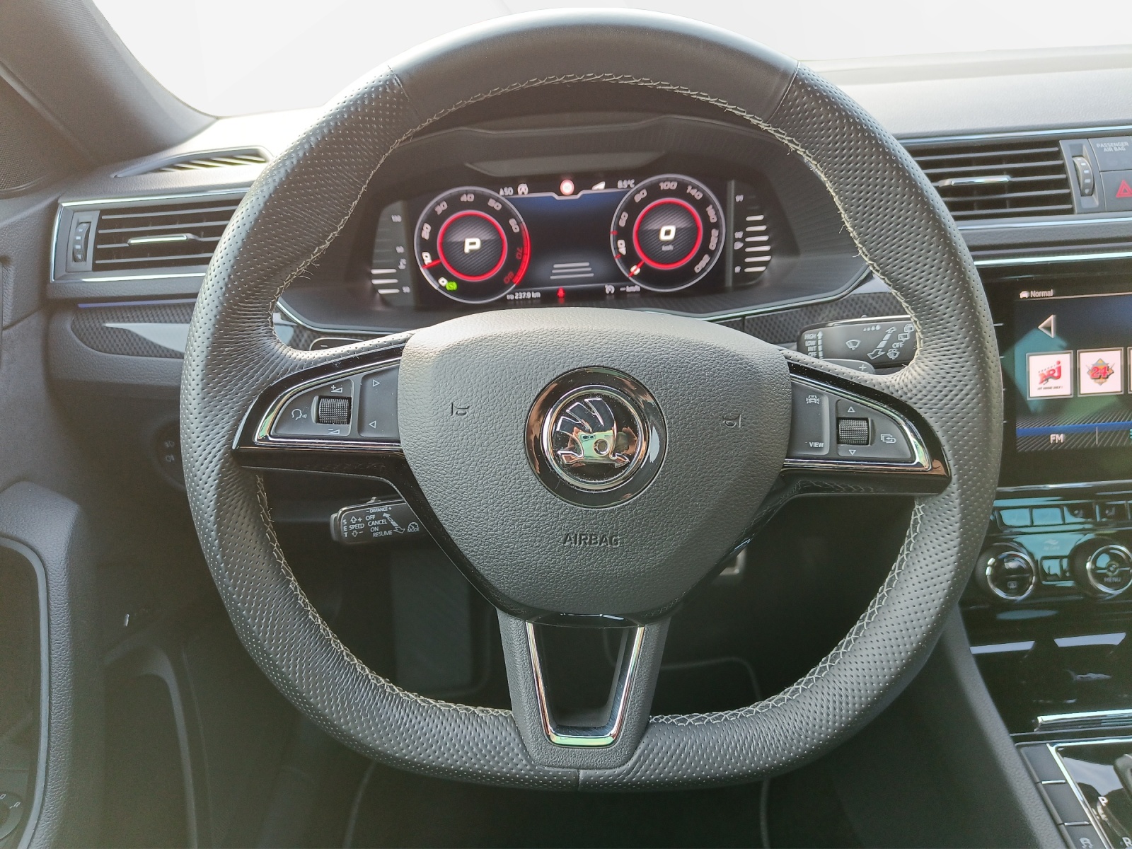 SKODA Superb Combi 2.0 TSI SportLine+ DSG 4x4-image-5