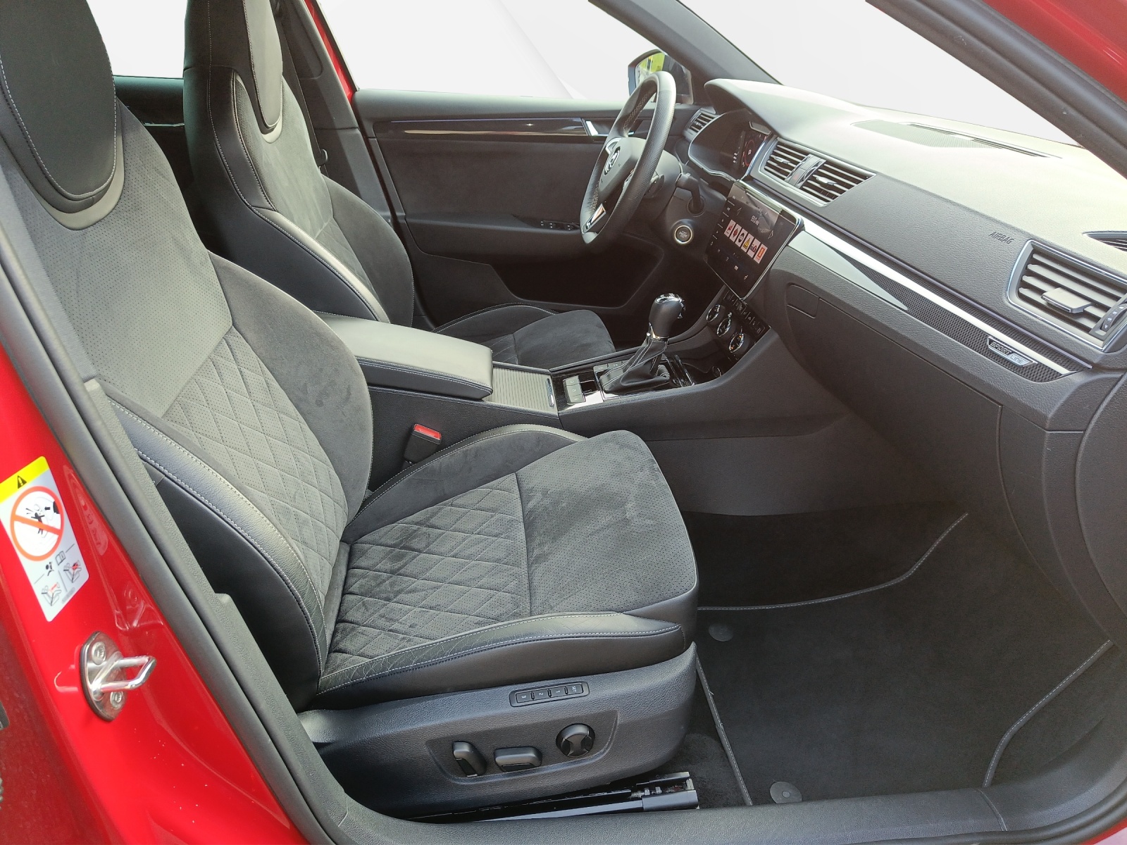 SKODA Superb Combi 2.0 TSI SportLine+ DSG 4x4-image-11