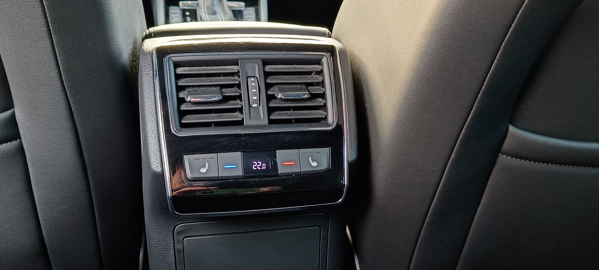 SKODA Superb Combi 2.0 TSI SportLine+ DSG 4x4-image-10