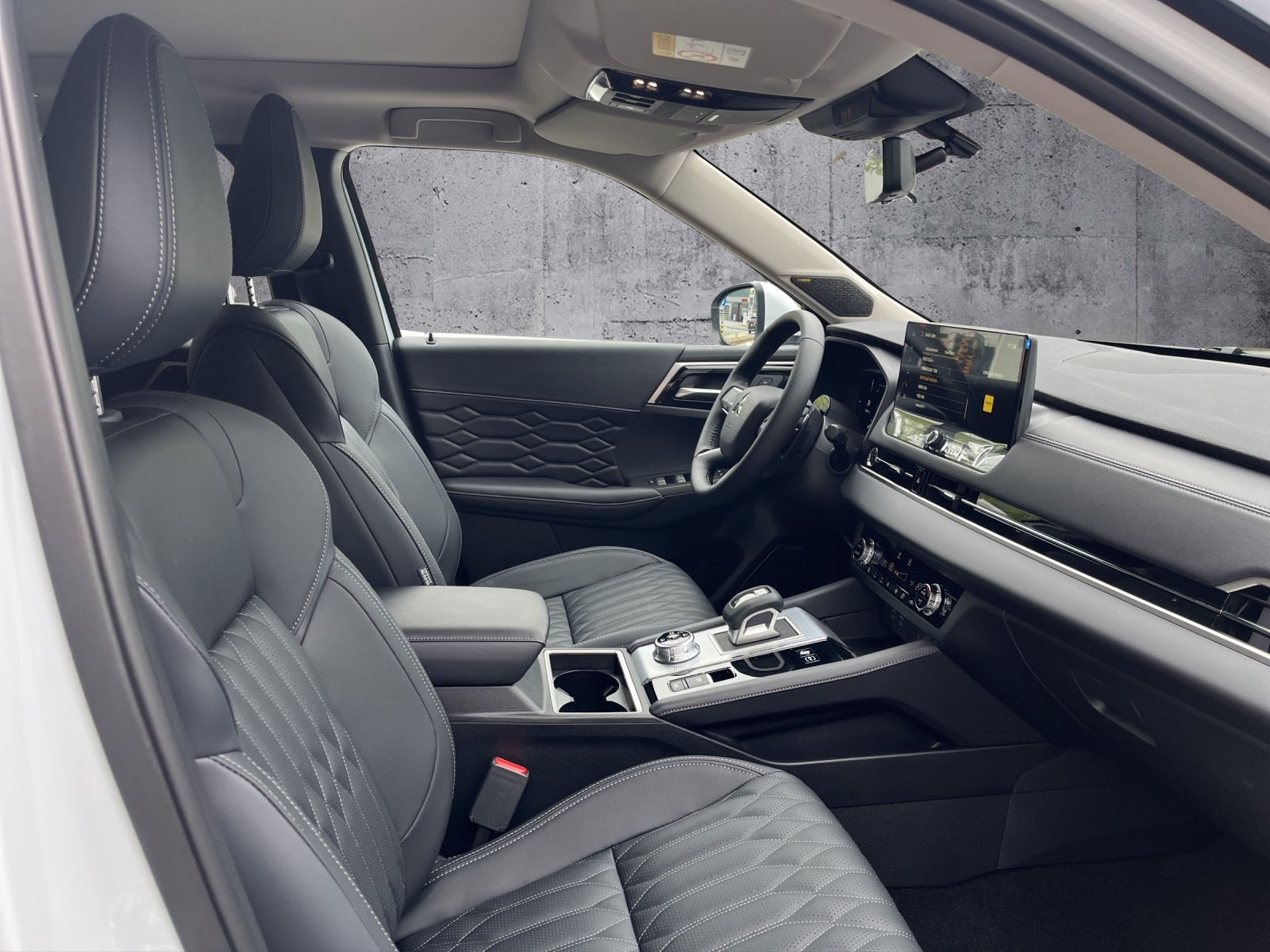 MITSUBISHI Outlander 2.4 PHEV Instyle 4WD Automatic-image-12