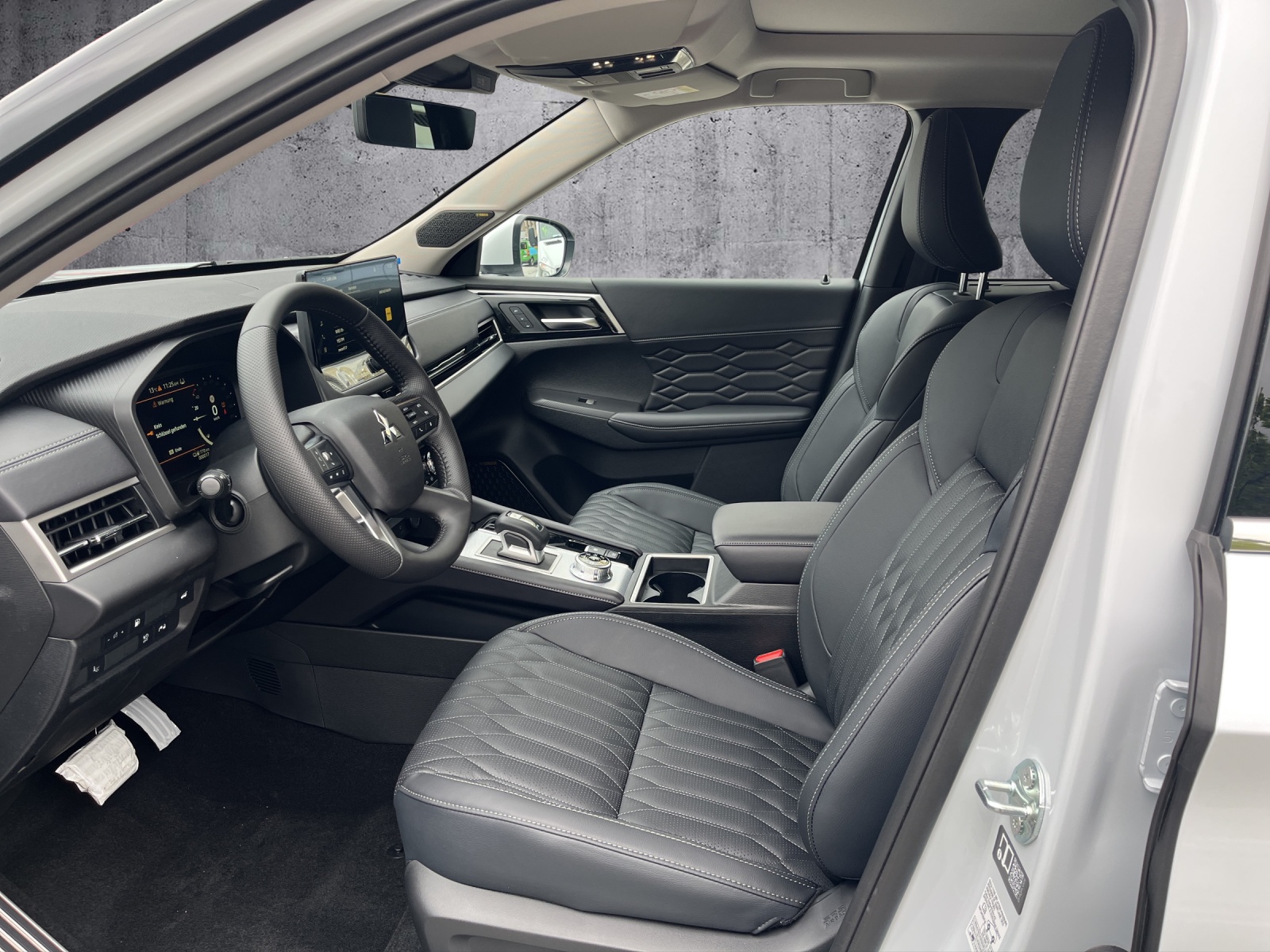 MITSUBISHI Outlander 2.4 PHEV Instyle 4WD Automatic-image-8