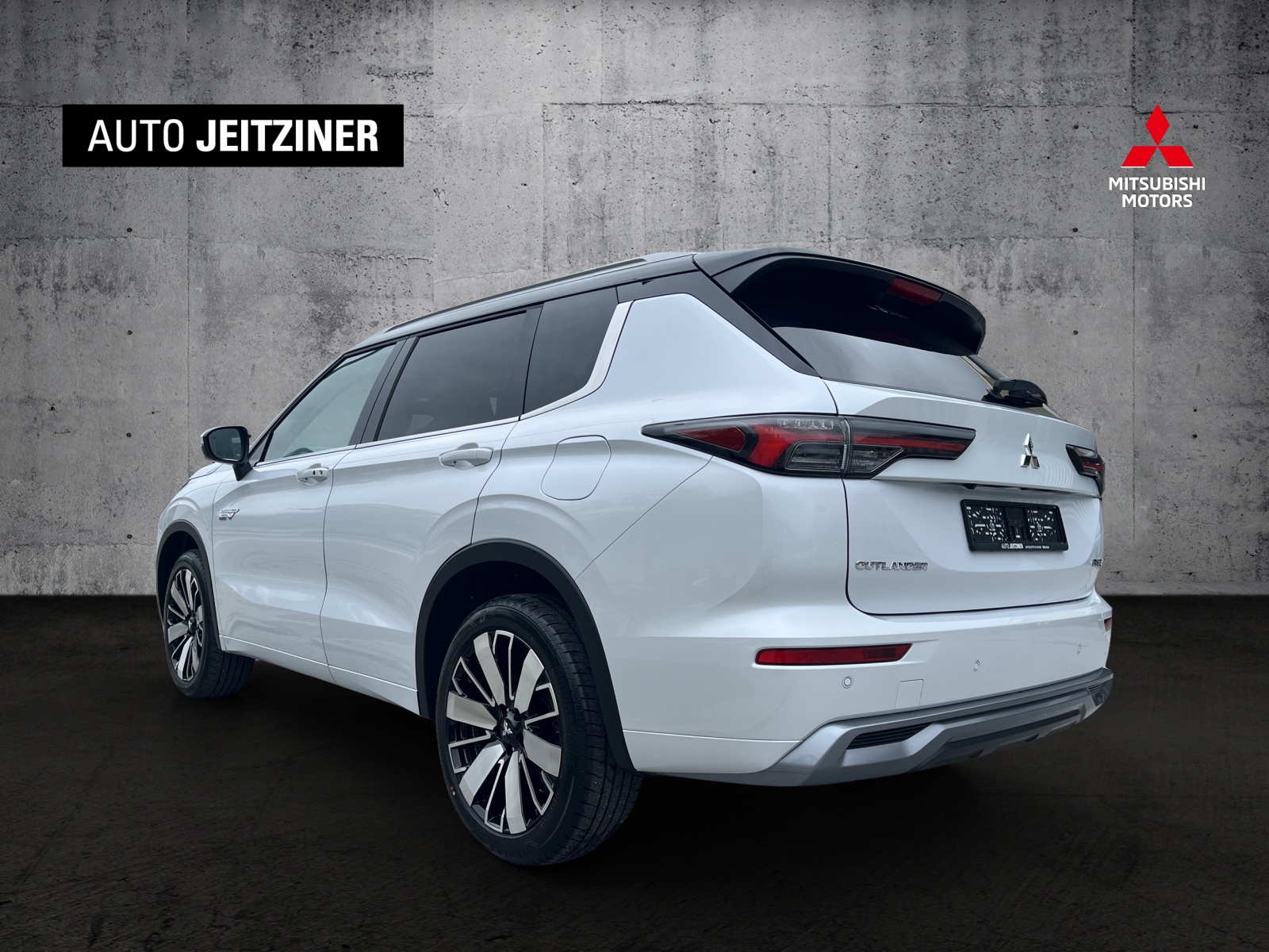 MITSUBISHI Outlander 2.4 PHEV Instyle 4WD Automatic-showroom-element-3