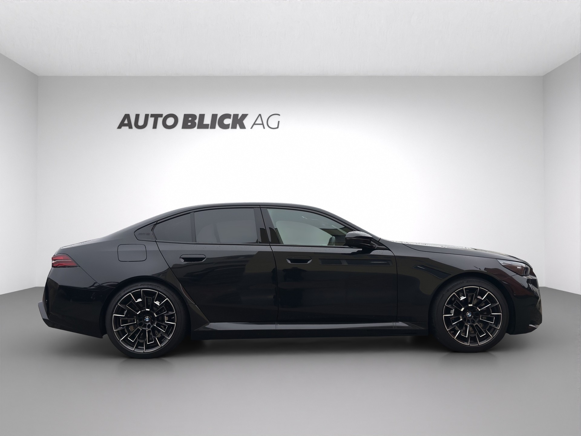BMW M5 xDrive-image-4