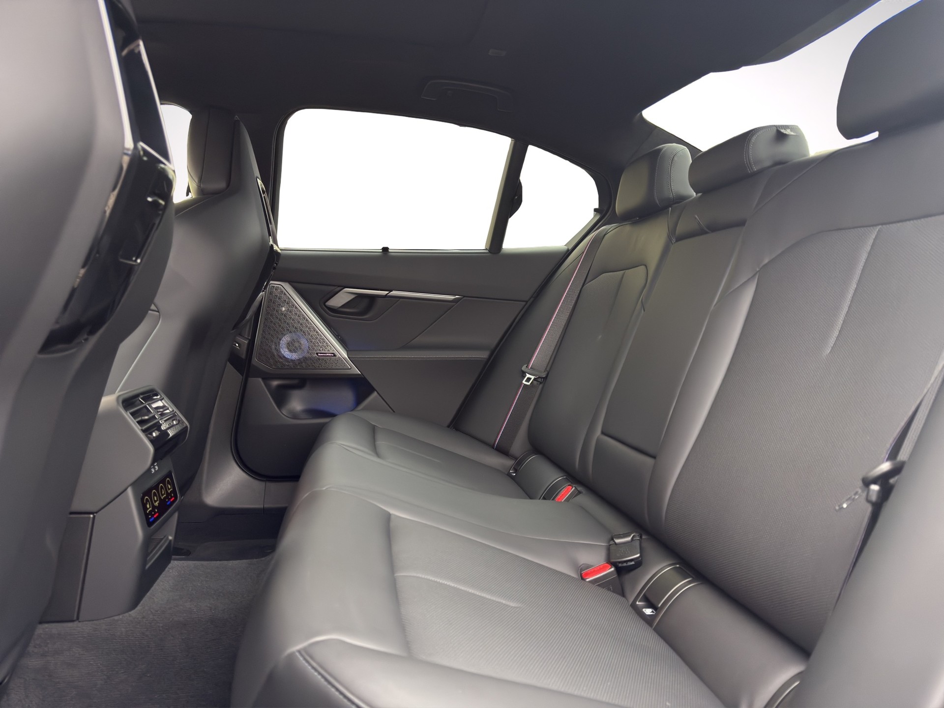 BMW M5 xDrive-image-14
