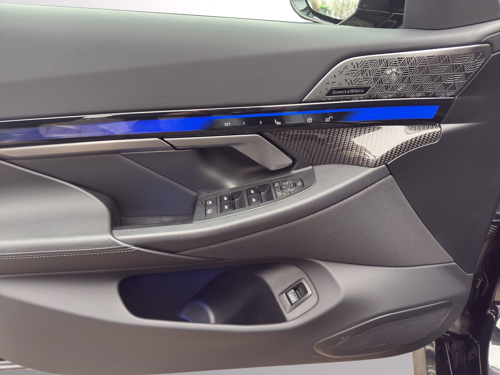 BMW M5 xDrive-image-8