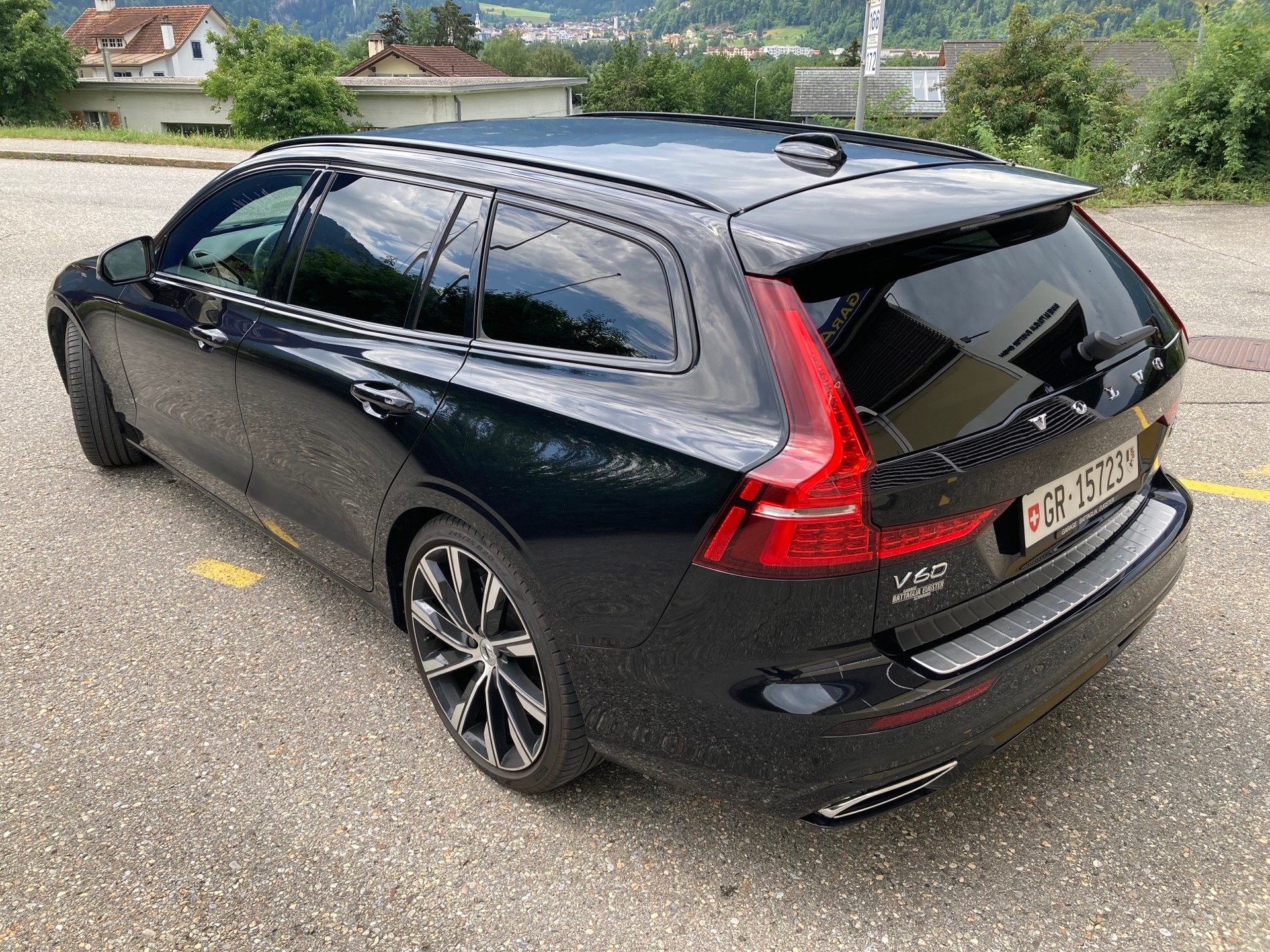 VOLVO V60 B5 Bezin Mild Hybrid AWD R-Design Geartronic-image-3