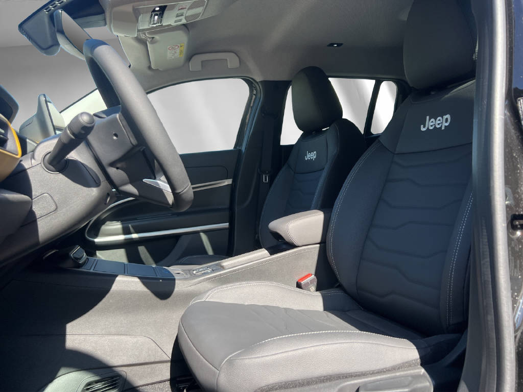 JEEP Avenger Summit-image-3