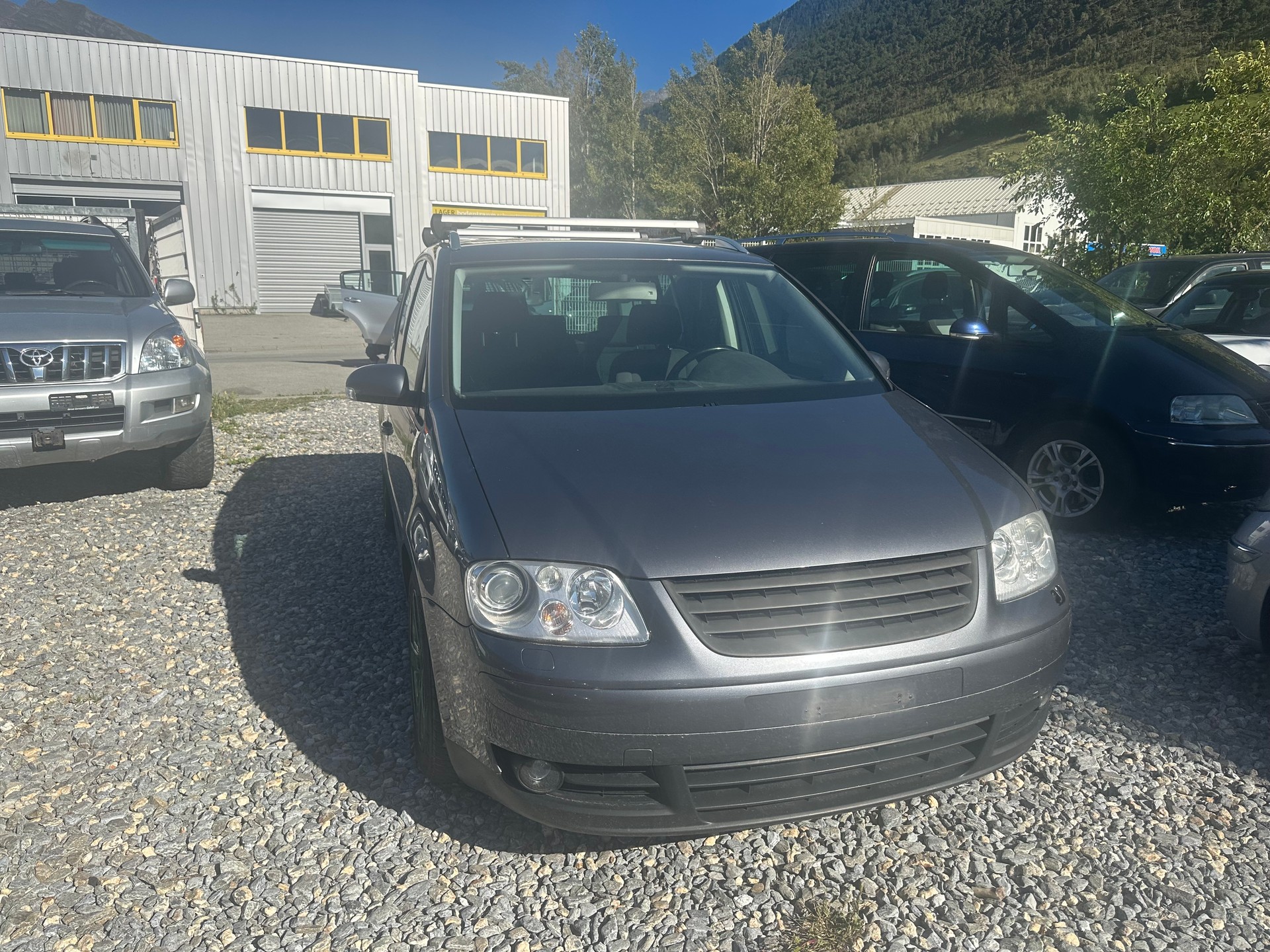 VW Touran 2.0 TDI Trendline-image-4