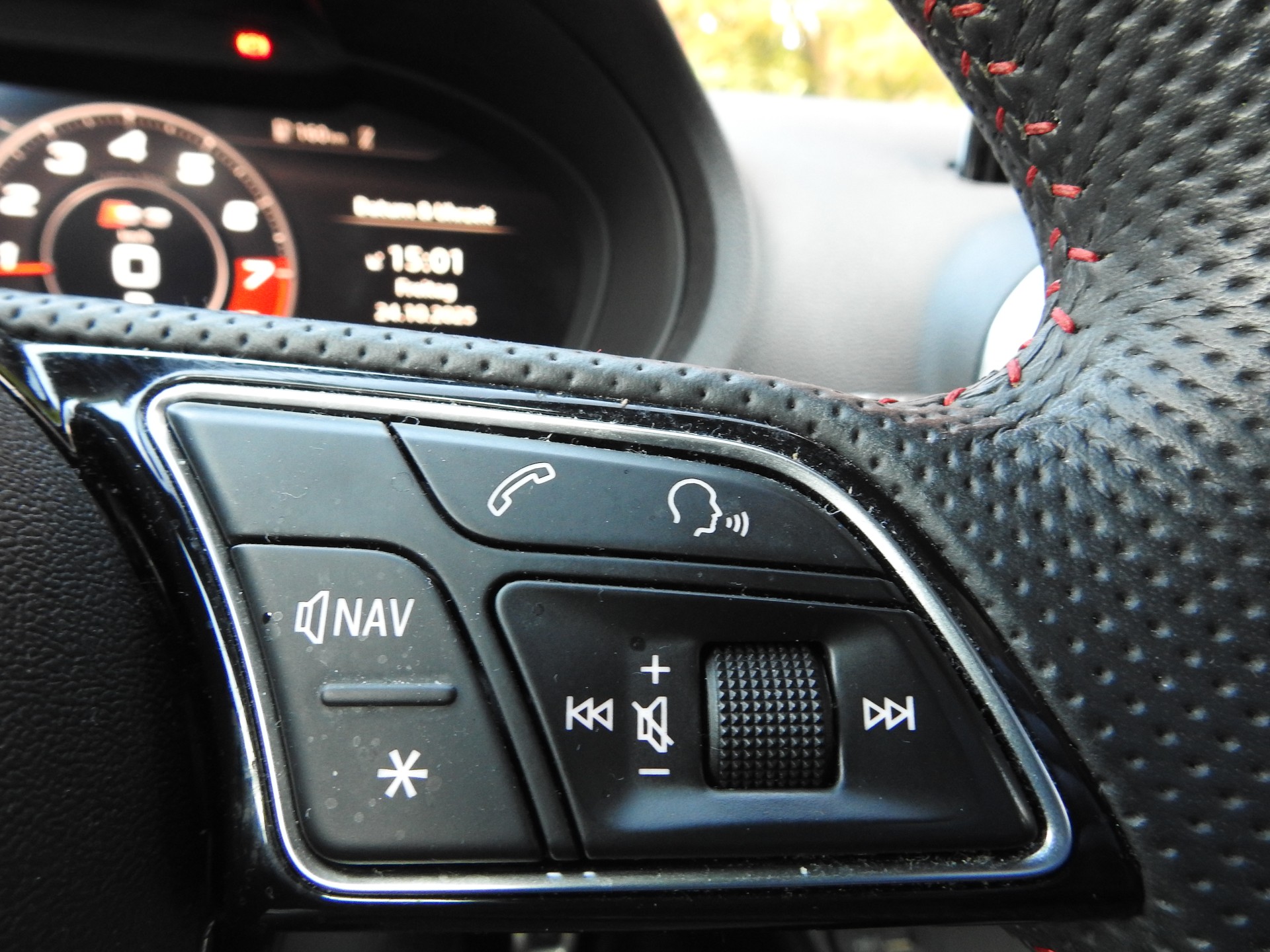 AUDI S3 Sportback 2.0 TFSI quattro S-tronic-image-26
