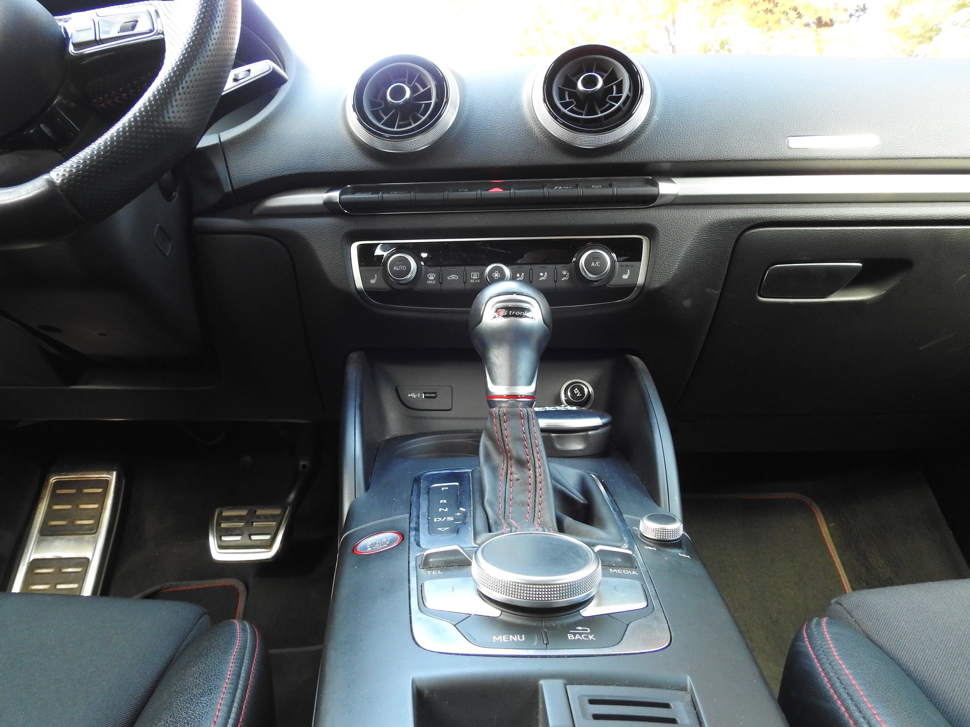 AUDI S3 Sportback 2.0 TFSI quattro S-tronic-image-17