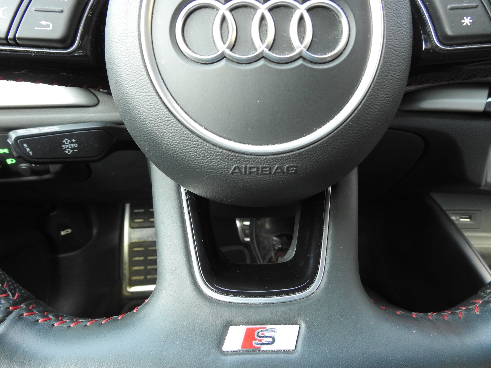 AUDI S3 Sportback 2.0 TFSI quattro S-tronic-image-28