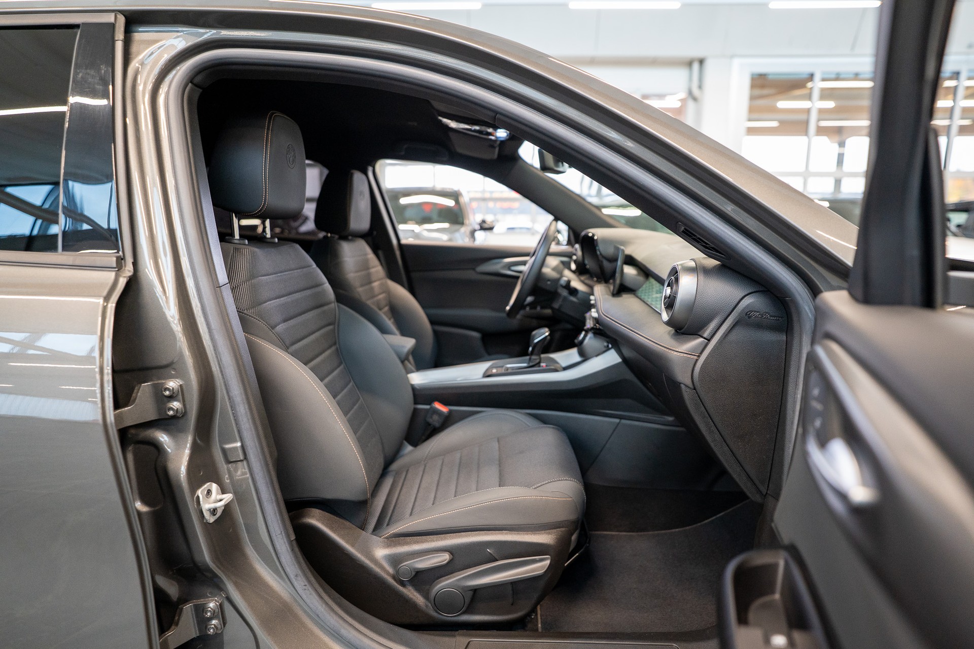 ALFA ROMEO Tonale 1.5 48V Hybrid Speciale / 360°Kamera / Aktiver Spurhalteassistent / Abstandsregler-image-12