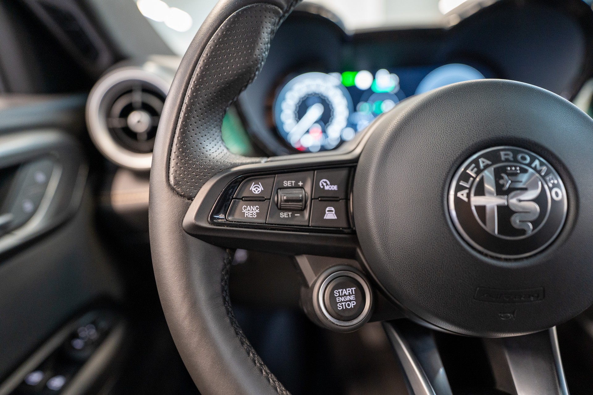 ALFA ROMEO Tonale 1.5 48V Hybrid Speciale / 360°Kamera / Aktiver Spurhalteassistent / Abstandsregler-image-16