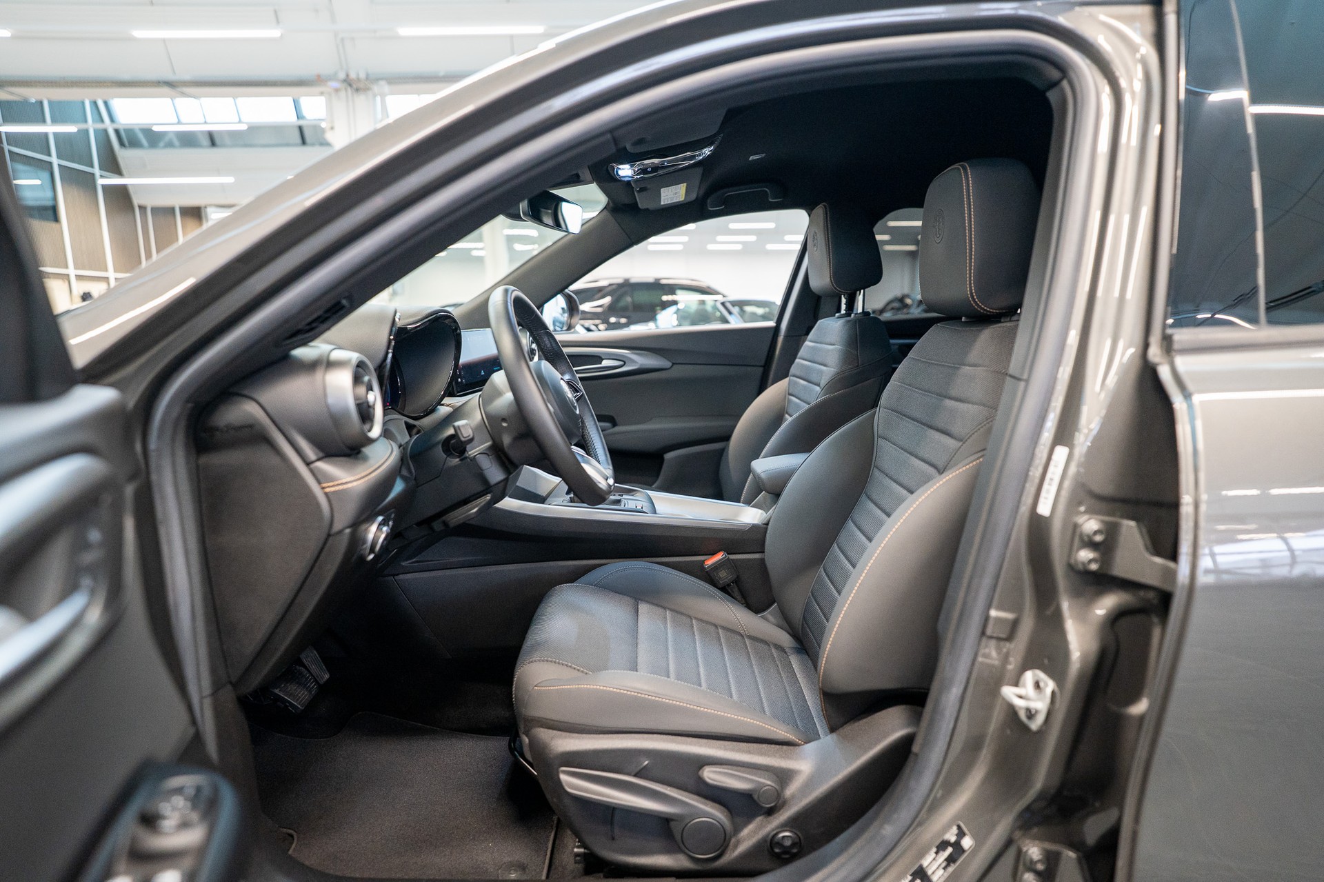 ALFA ROMEO Tonale 1.5 48V Hybrid Speciale / 360°Kamera / Aktiver Spurhalteassistent / Abstandsregler-image-7