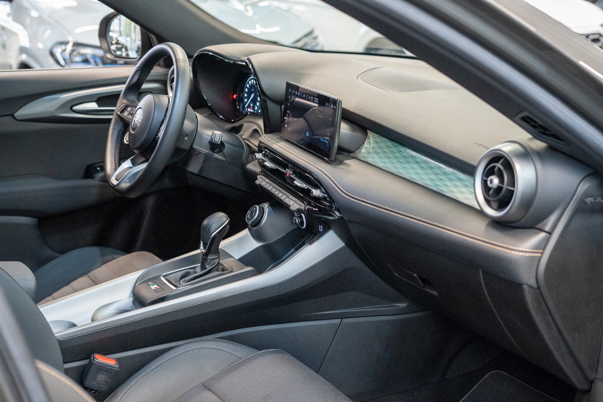 ALFA ROMEO Tonale 1.5 48V Hybrid Speciale / 360°Kamera / Aktiver Spurhalteassistent / Abstandsregler-image-13