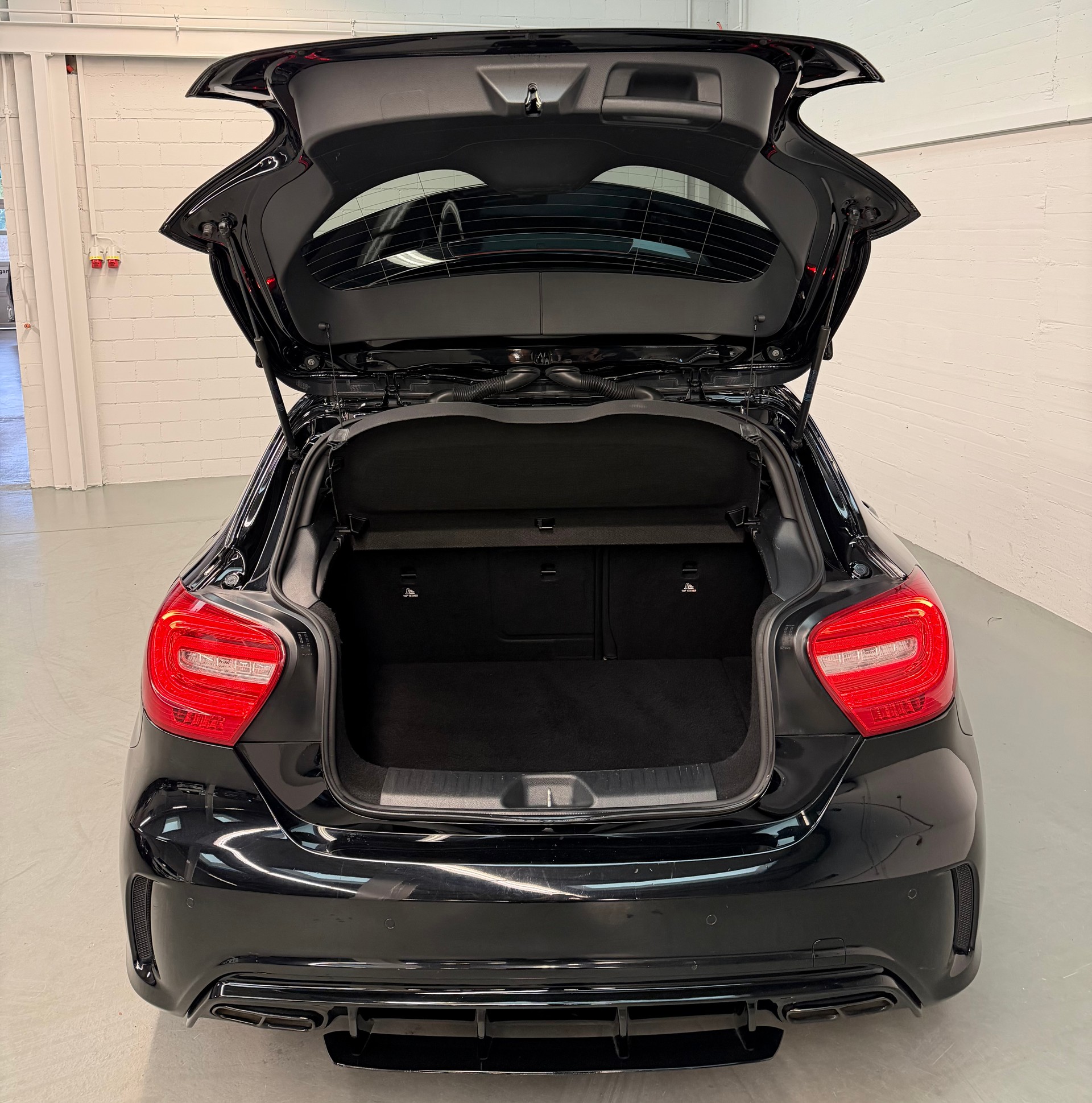 MERCEDES-BENZ A 200 CDI ( A45 AMG Bodykit ) AMG Line Ab MFK & ab Service 8-fach bereift-image-9