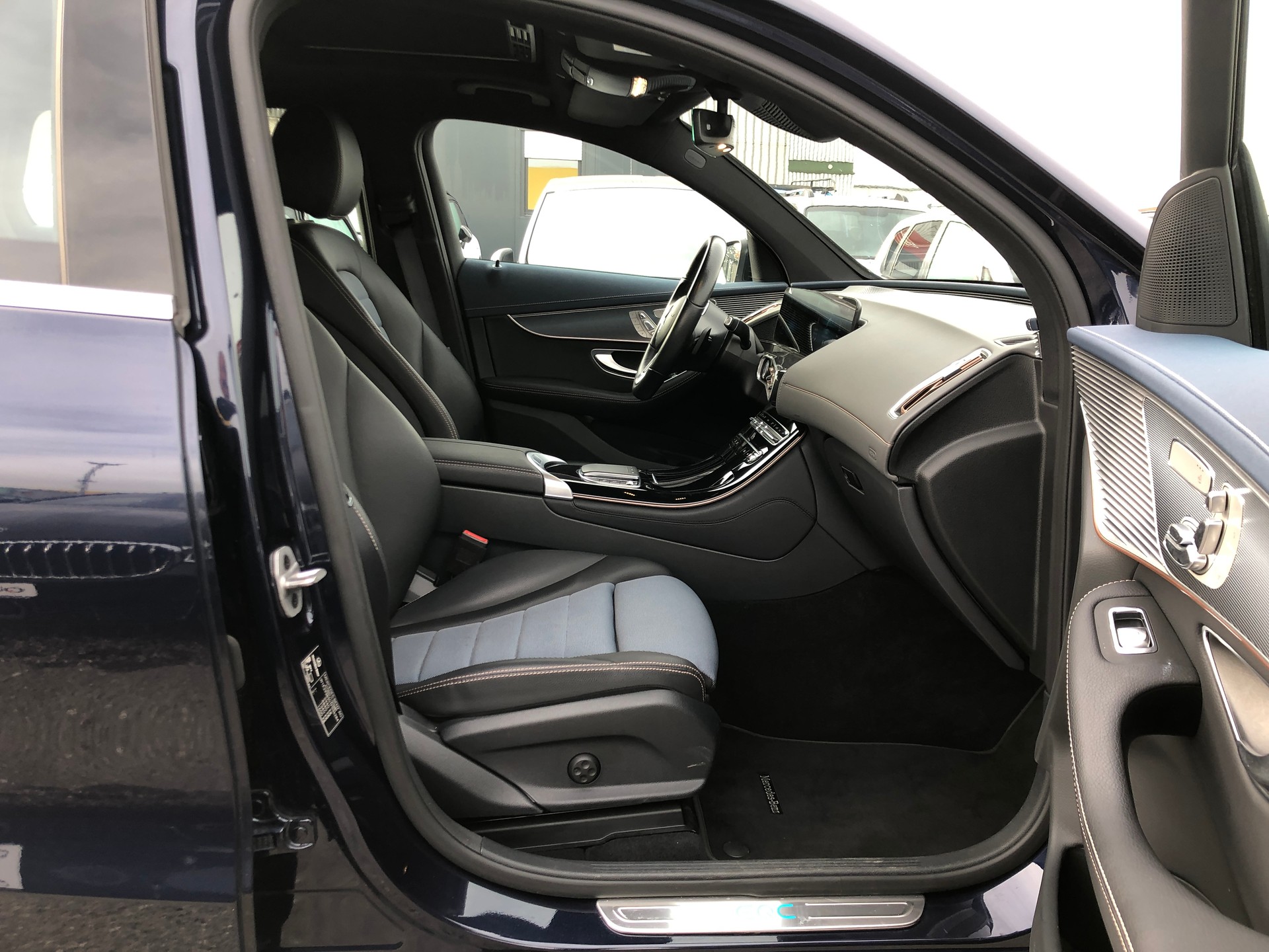 MERCEDES-BENZ EQC 400 4Matic EQ Star-image-15