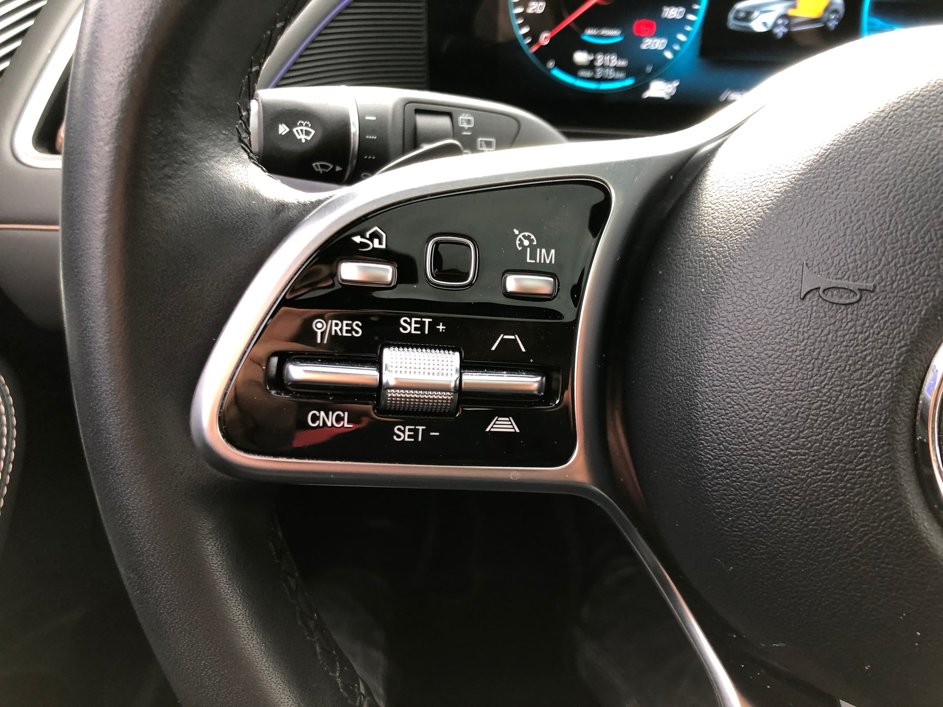 MERCEDES-BENZ EQC 400 4Matic EQ Star-image-11