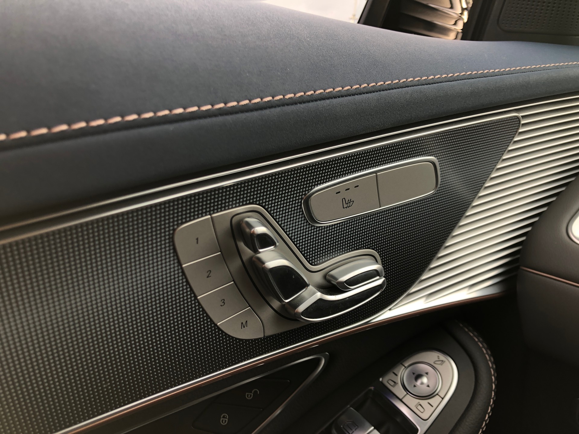 MERCEDES-BENZ EQC 400 4Matic EQ Star-image-16