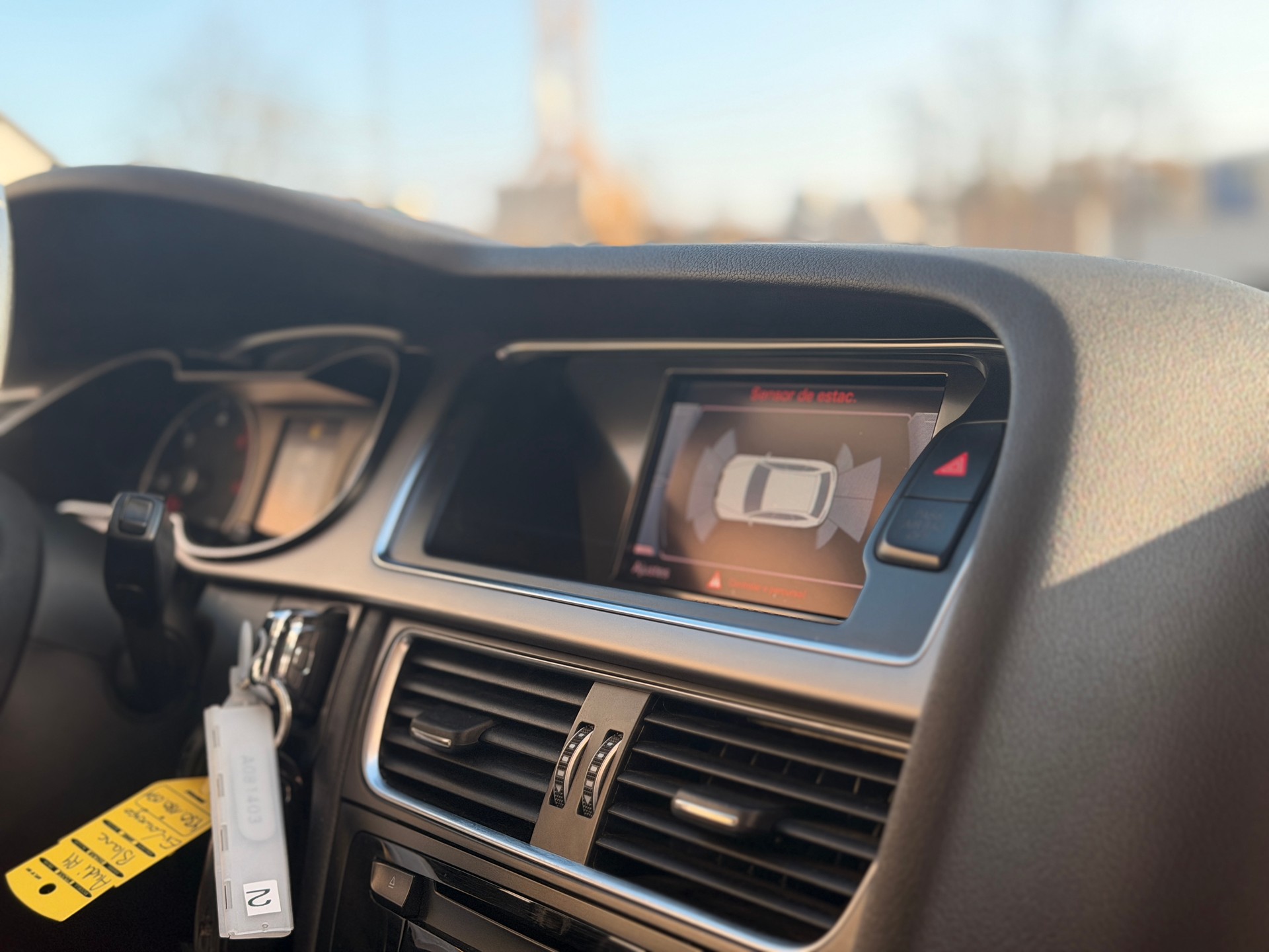 AUDI A4 Avant 2.0 TDI S-line-image-31