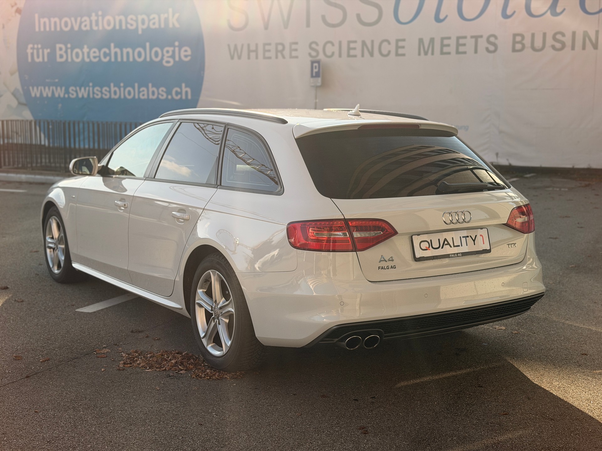 AUDI A4 Avant 2.0 TDI S-line-showroom-element-2