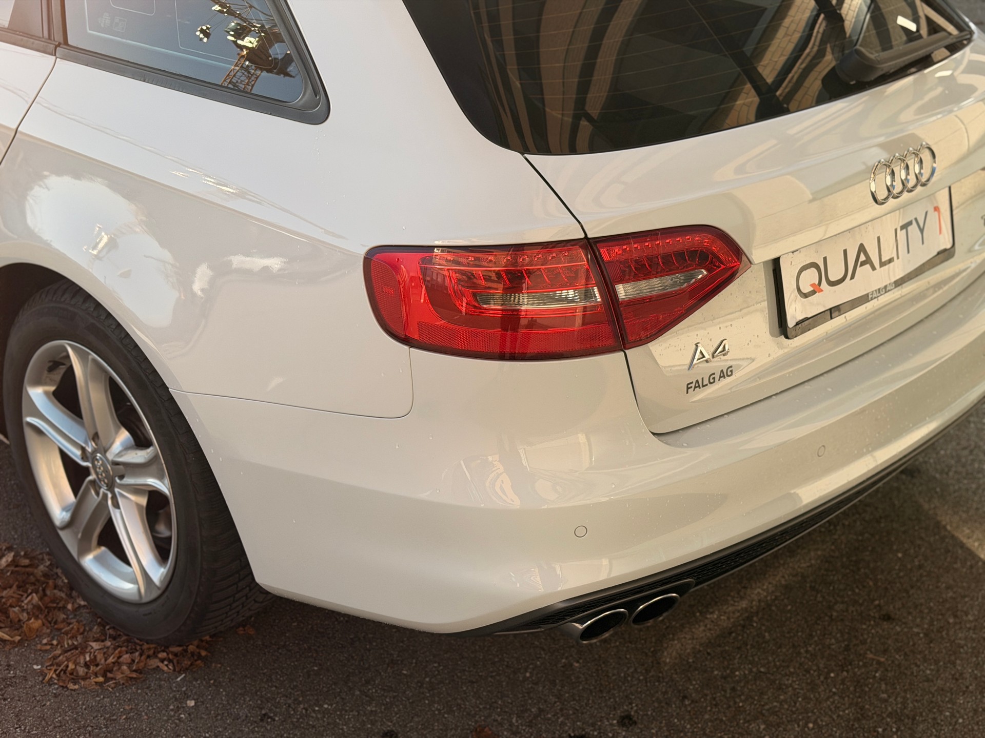 AUDI A4 Avant 2.0 TDI S-line-image-9
