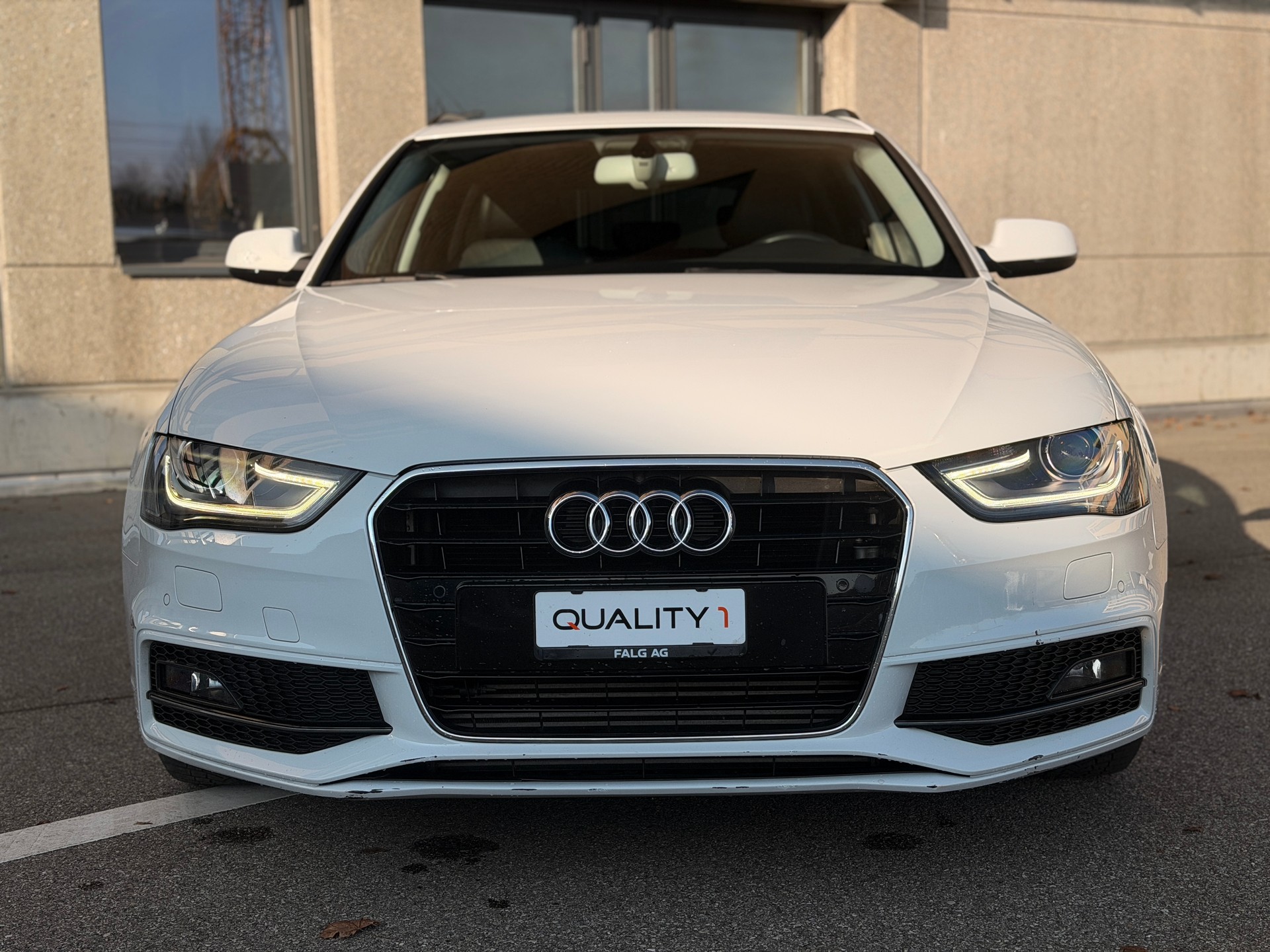 AUDI A4 Avant 2.0 TDI S-line-image-8