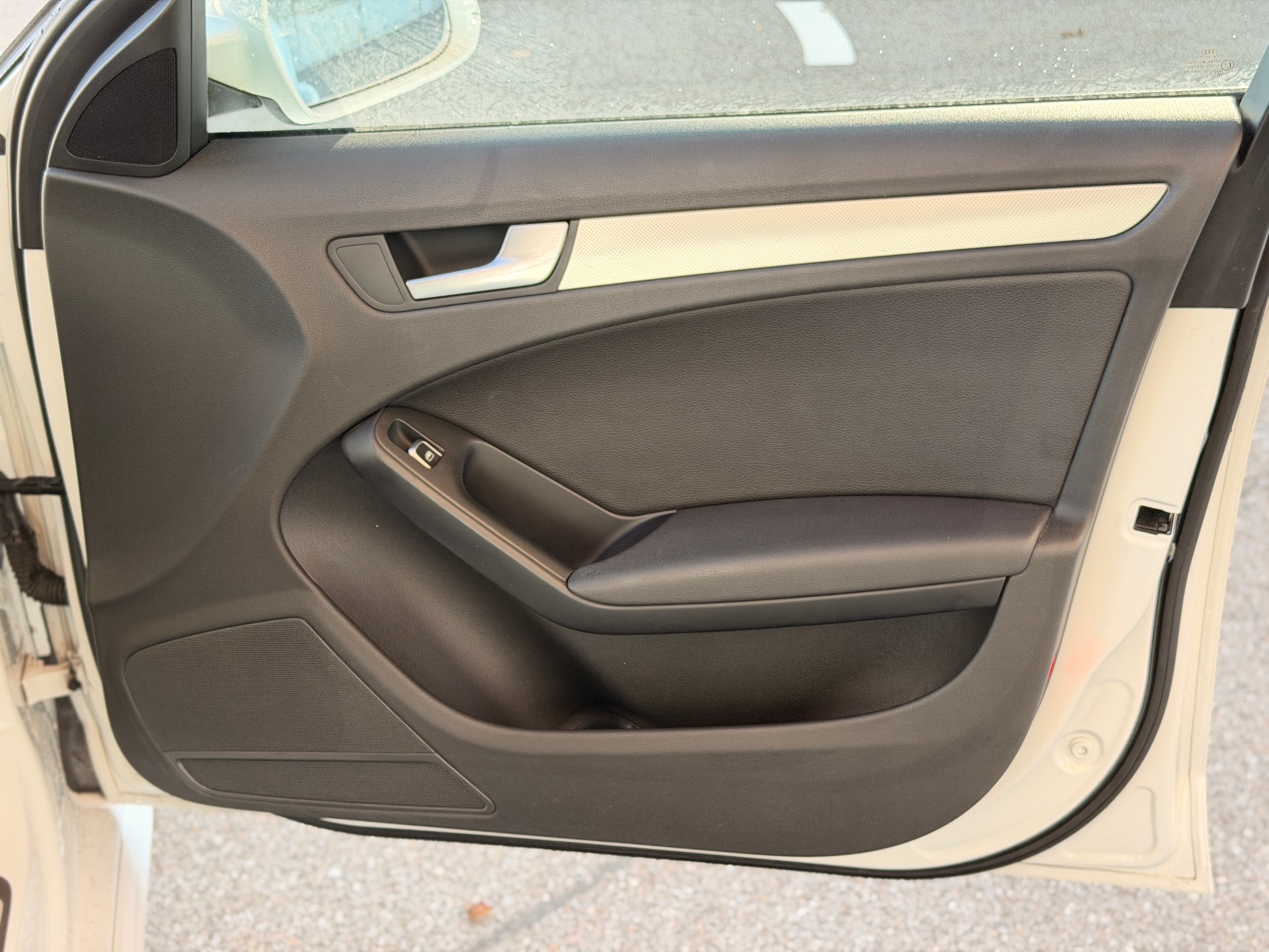 AUDI A4 Avant 2.0 TDI S-line-image-29