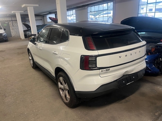 VOLVO EX30 E60 69kWh Twin Ultra-image-4