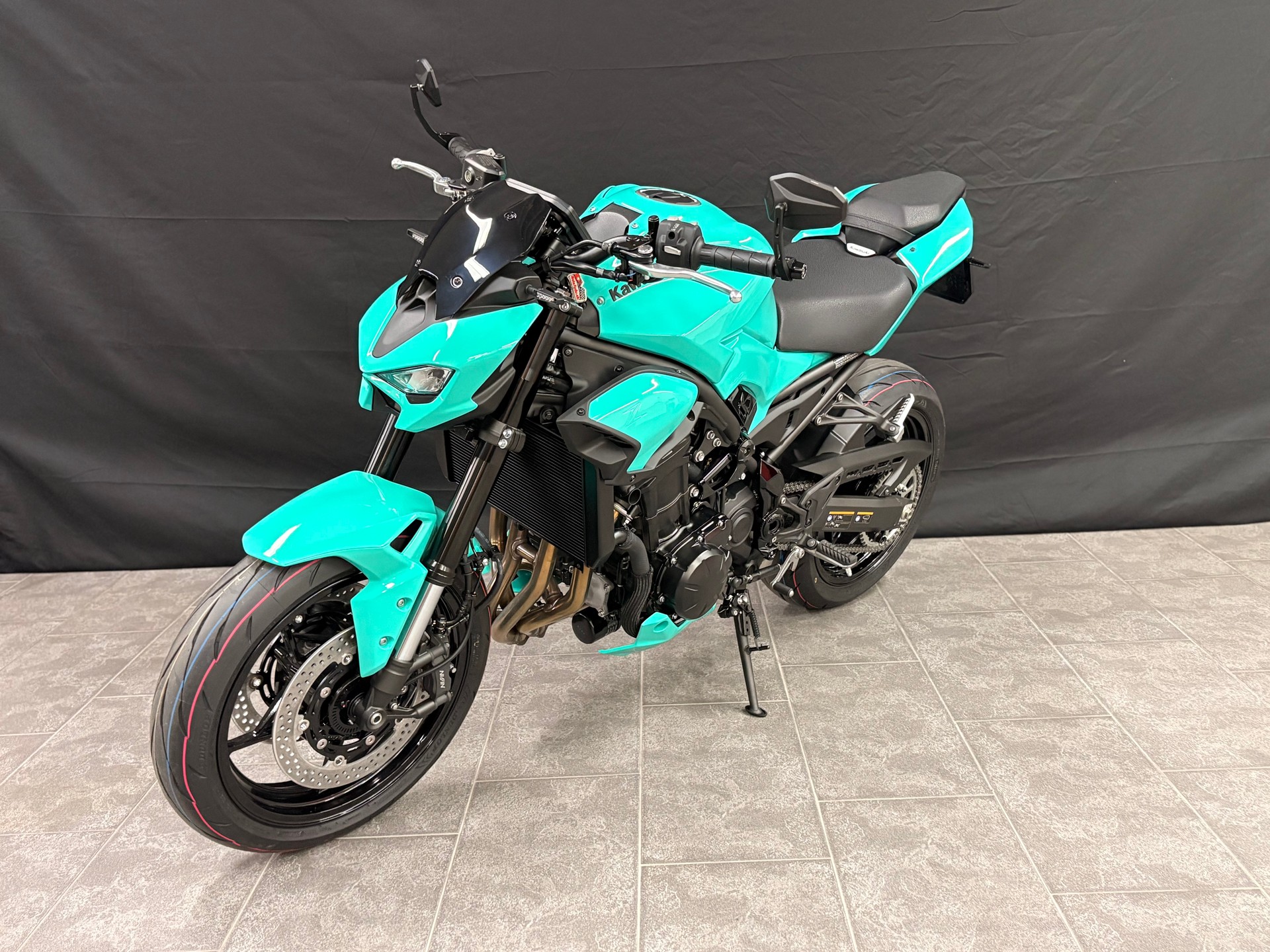 KAWASAKI Z 900 (35kW) Special Edition-showroom-element-2