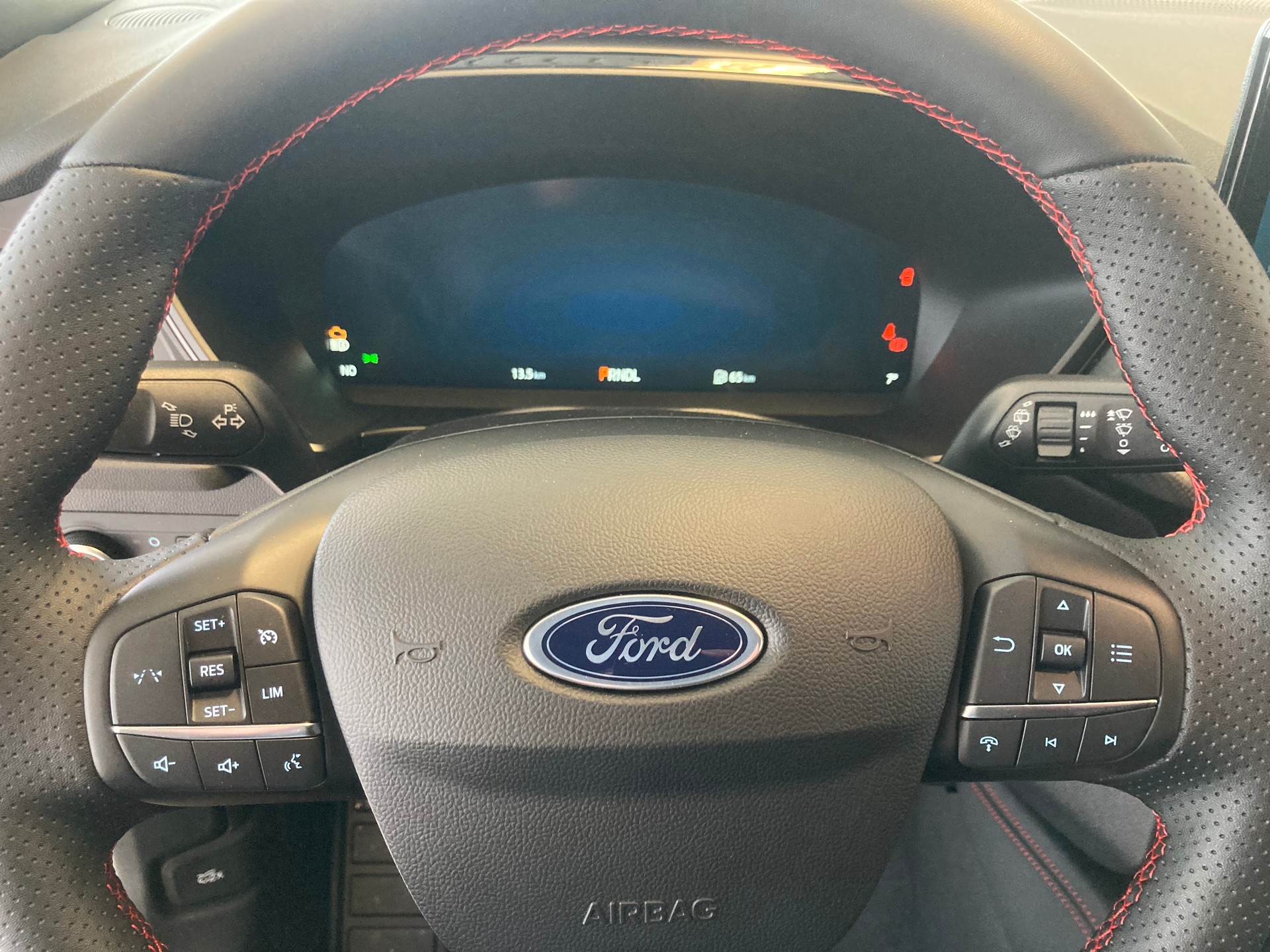 FORD Kuga 2.5 FHEV ST-Line 4WD-image-6