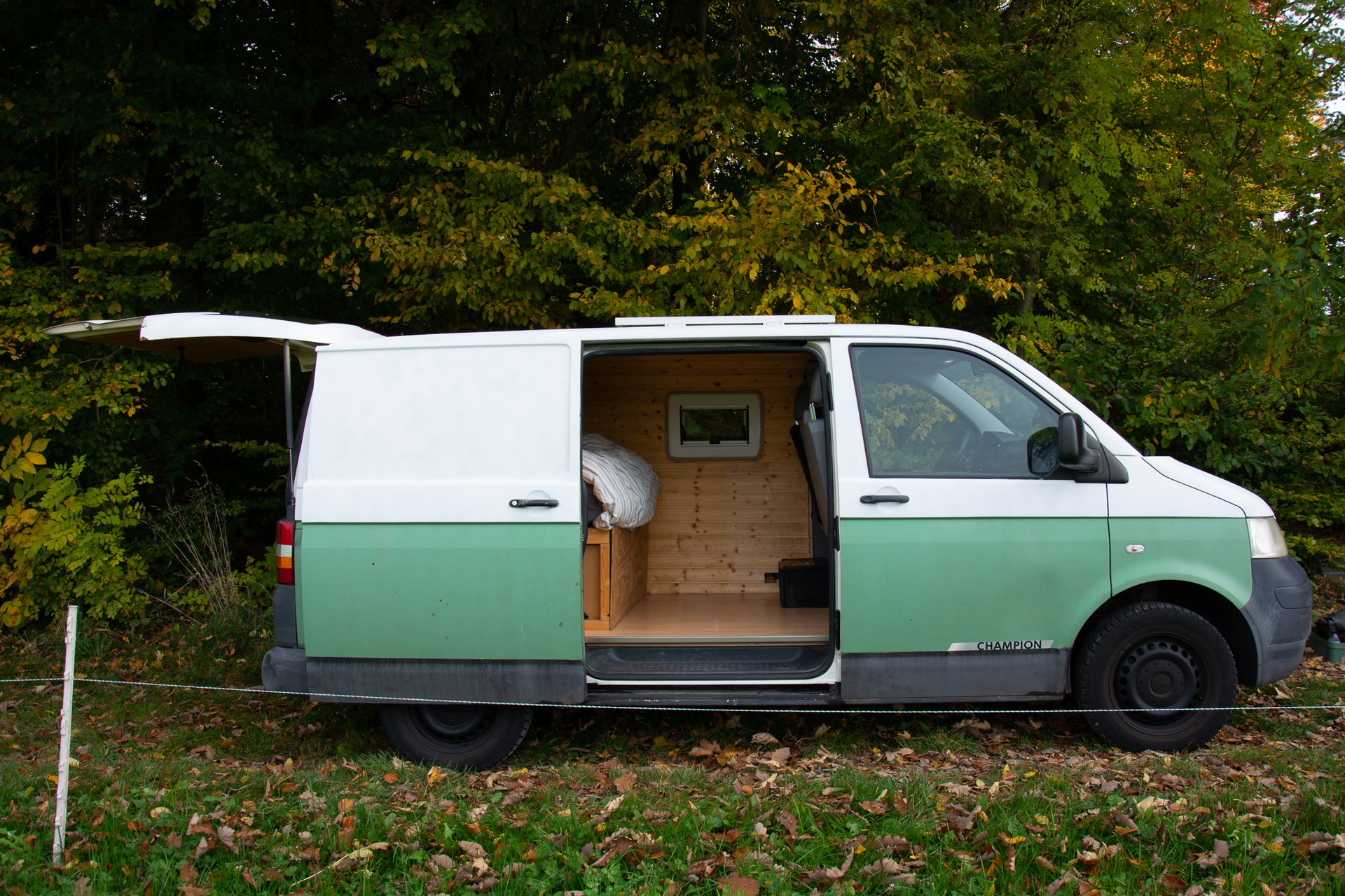 VW T5 1.9 TDI PD Champion-image-1