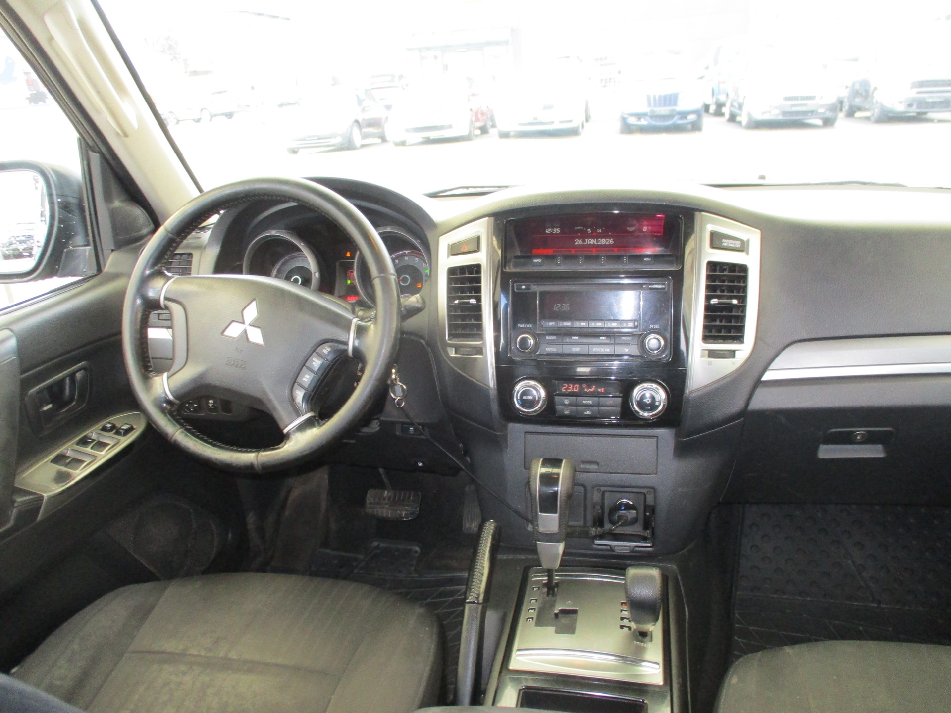 MITSUBISHI Pajero 3.2 DI-D Diamond Automatic-image-8
