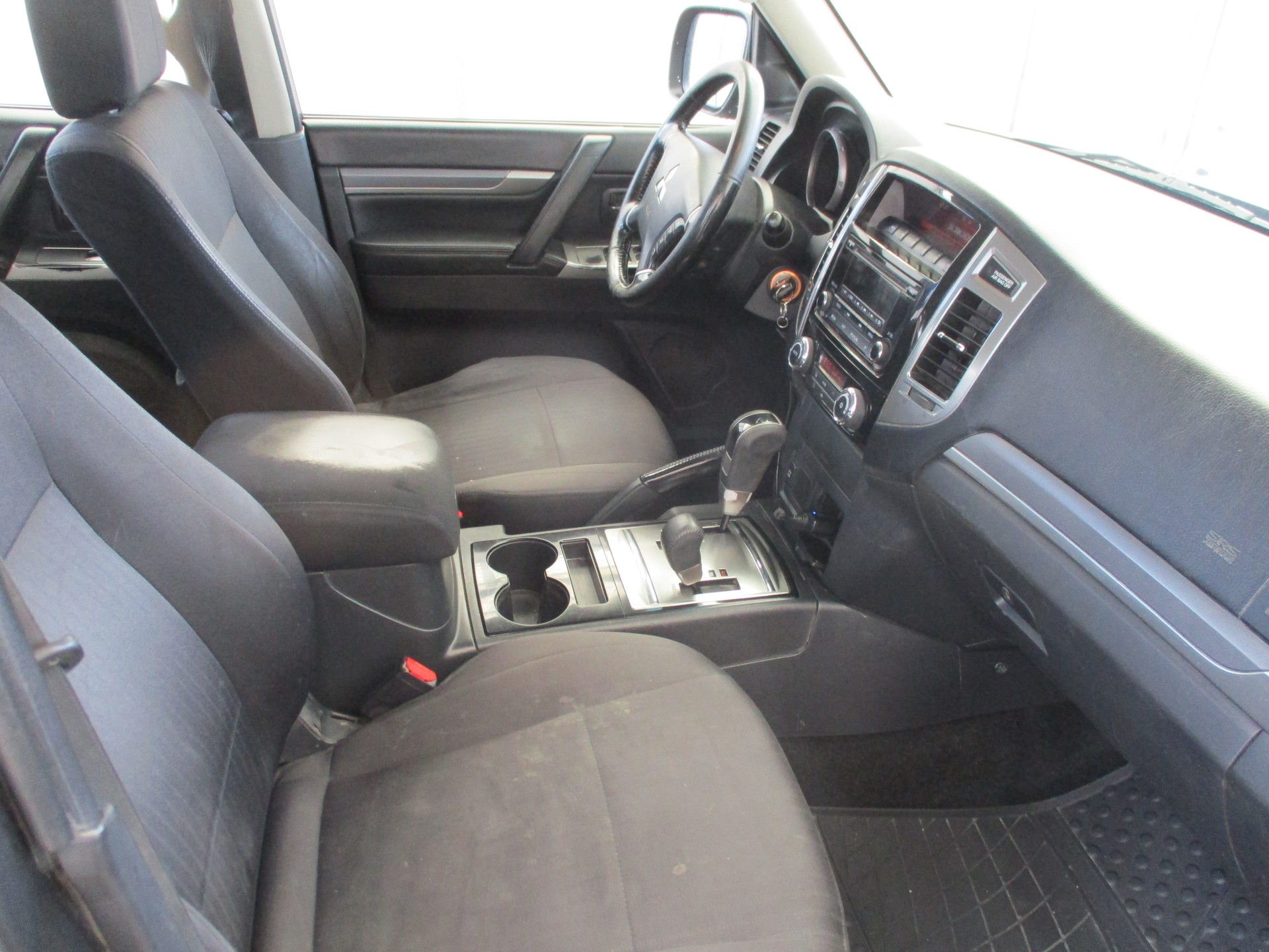 MITSUBISHI Pajero 3.2 DI-D Diamond Automatic-image-6