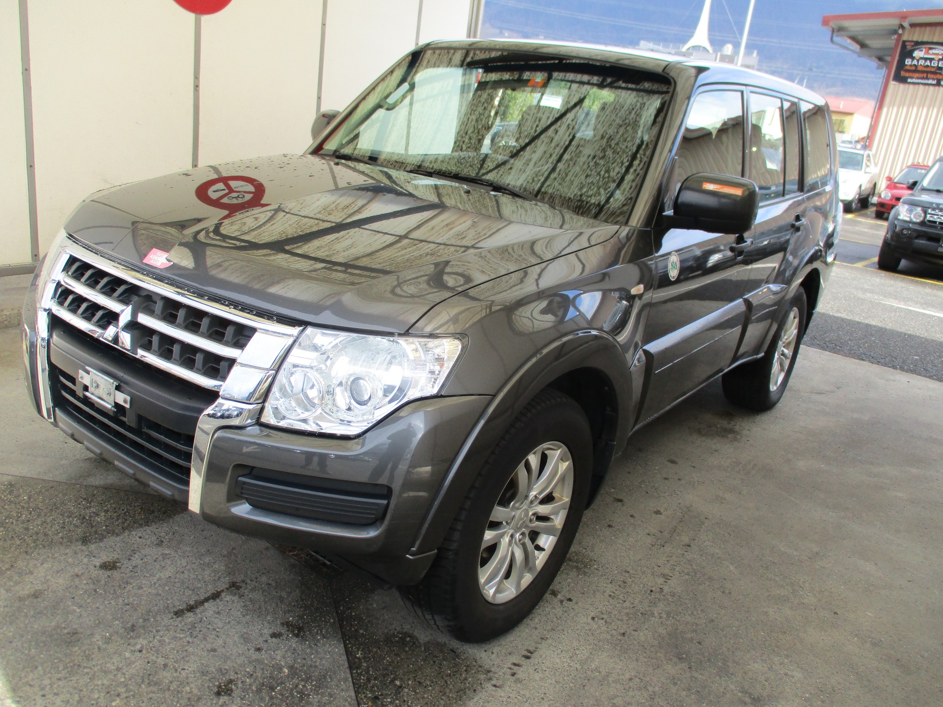 MITSUBISHI Pajero 3.2 DI-D Diamond Automatic-image-1