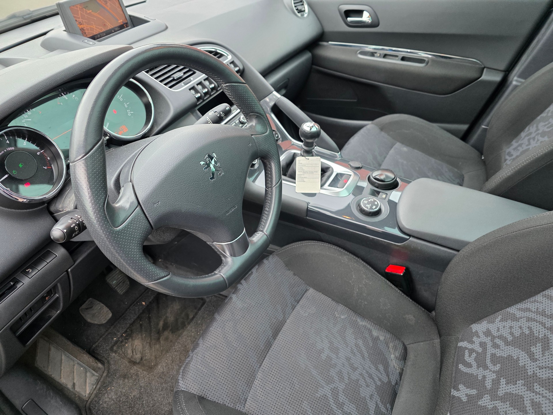 PEUGEOT 3008 1.6 16V T Sport Pack-image-12