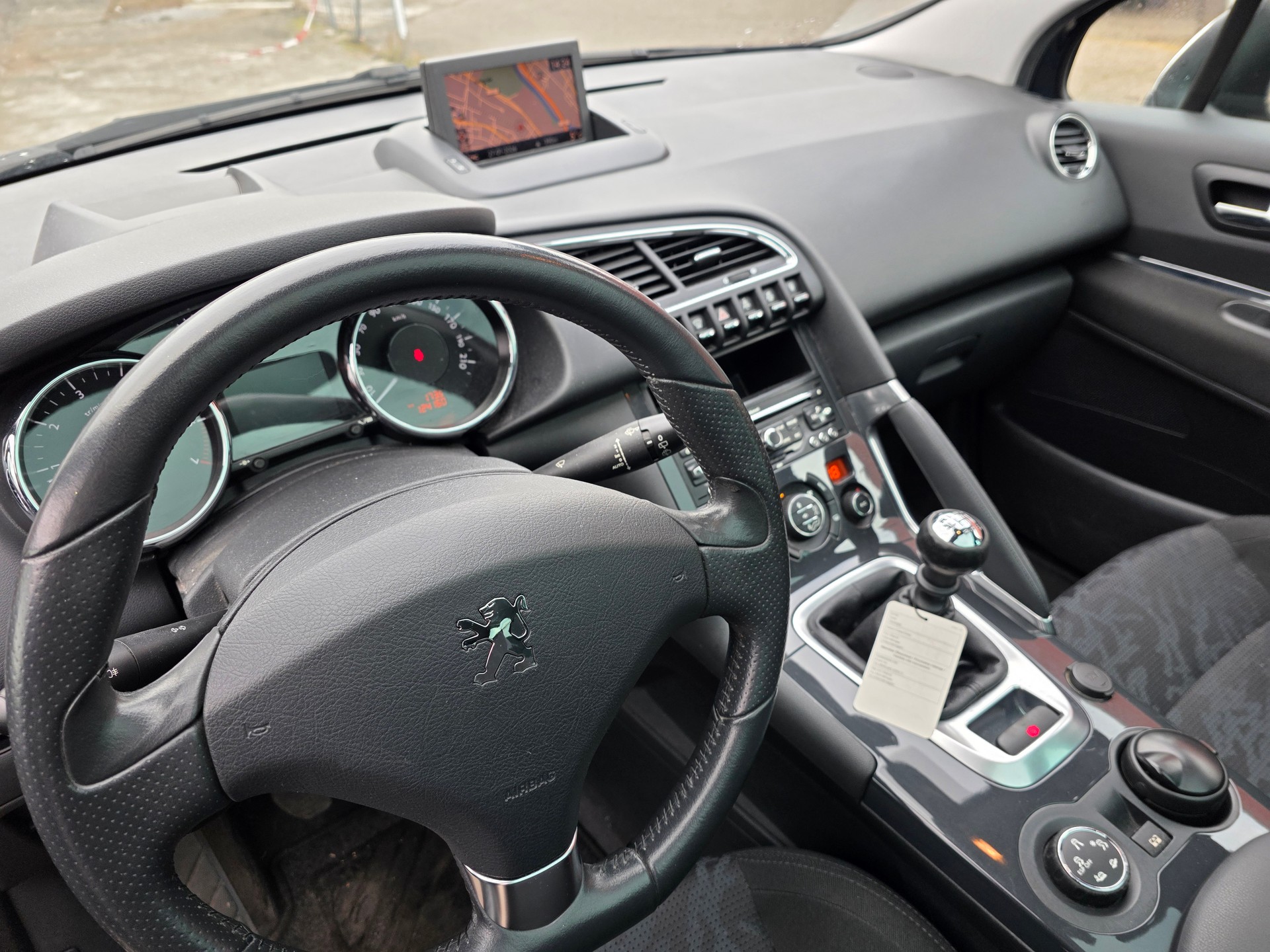 PEUGEOT 3008 1.6 16V T Sport Pack-image-9