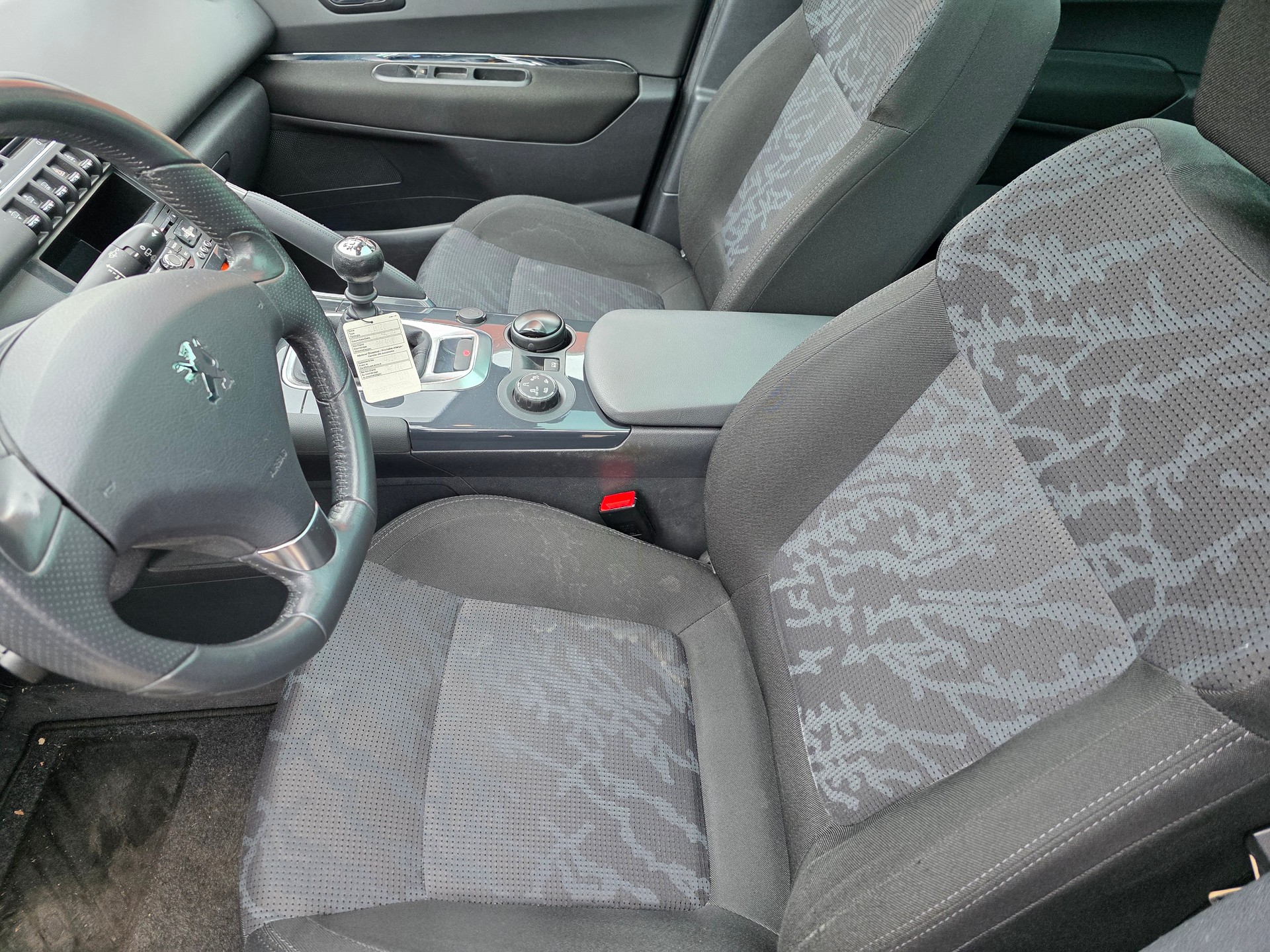 PEUGEOT 3008 1.6 16V T Sport Pack-image-11