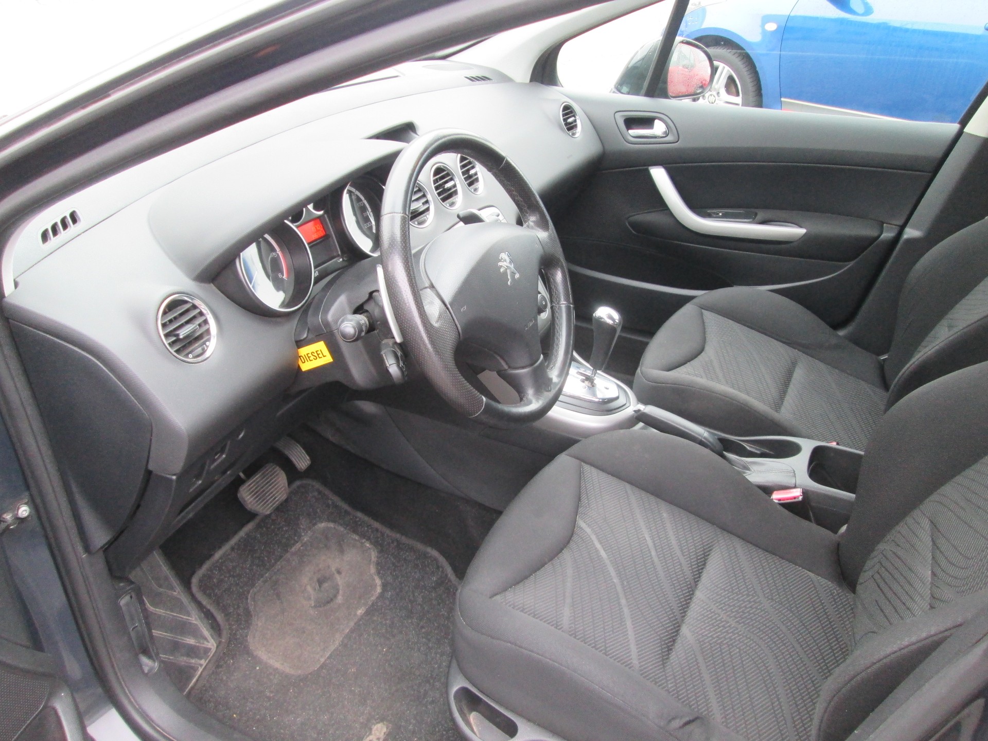 PEUGEOT 308 SW 1.6 HDI Access EGS6-image-8