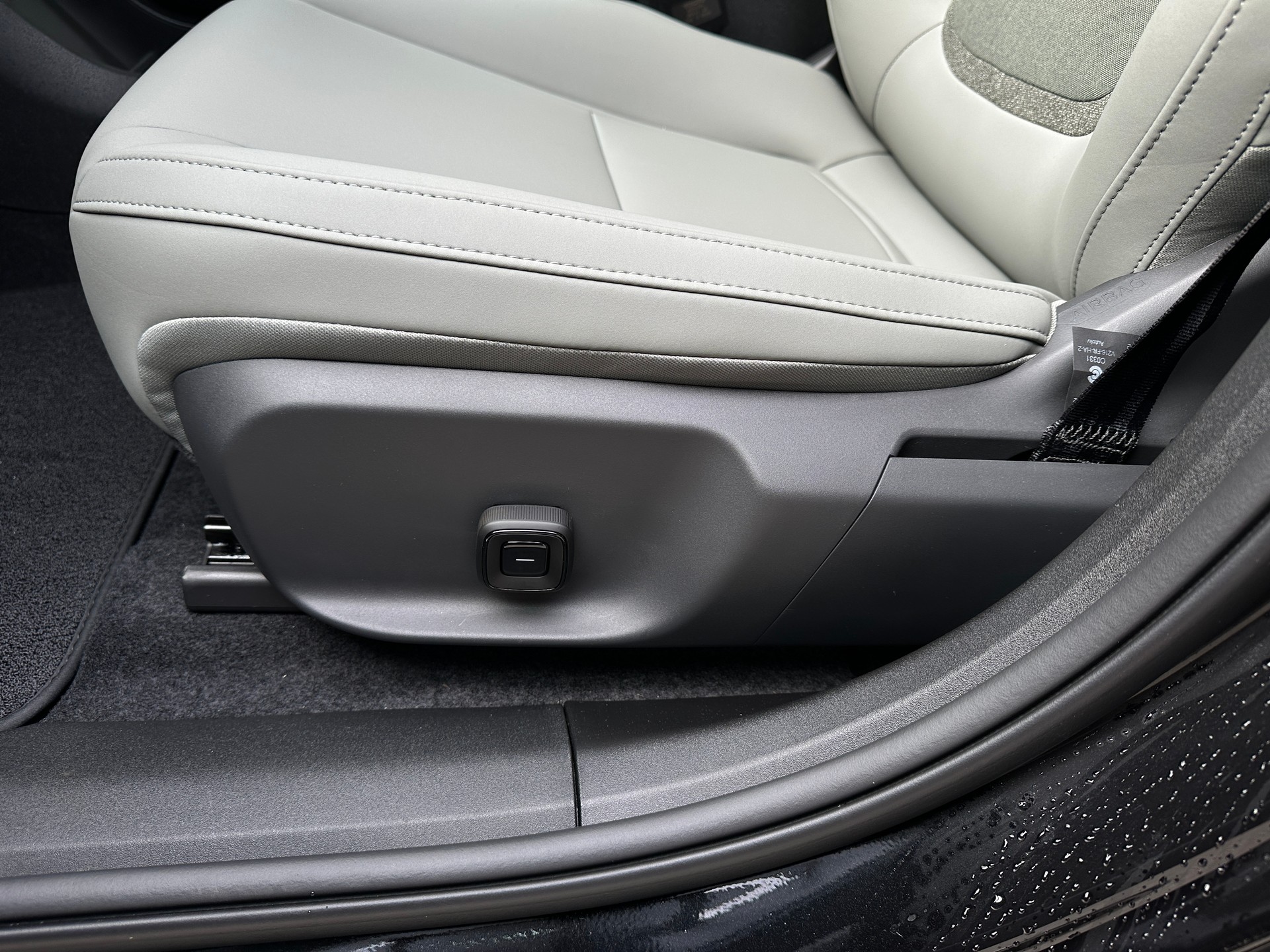 VOLVO EX30 E60 69kWh Twin Ultra Performance-image-18