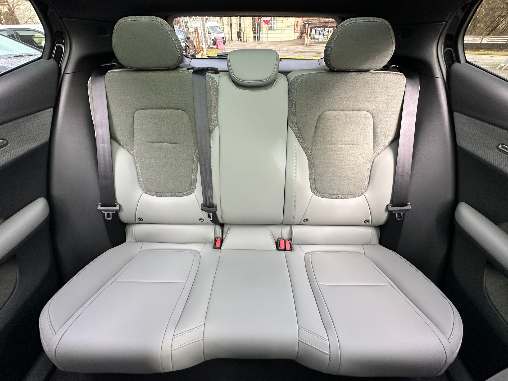 VOLVO EX30 E60 69kWh Twin Ultra Performance-image-13