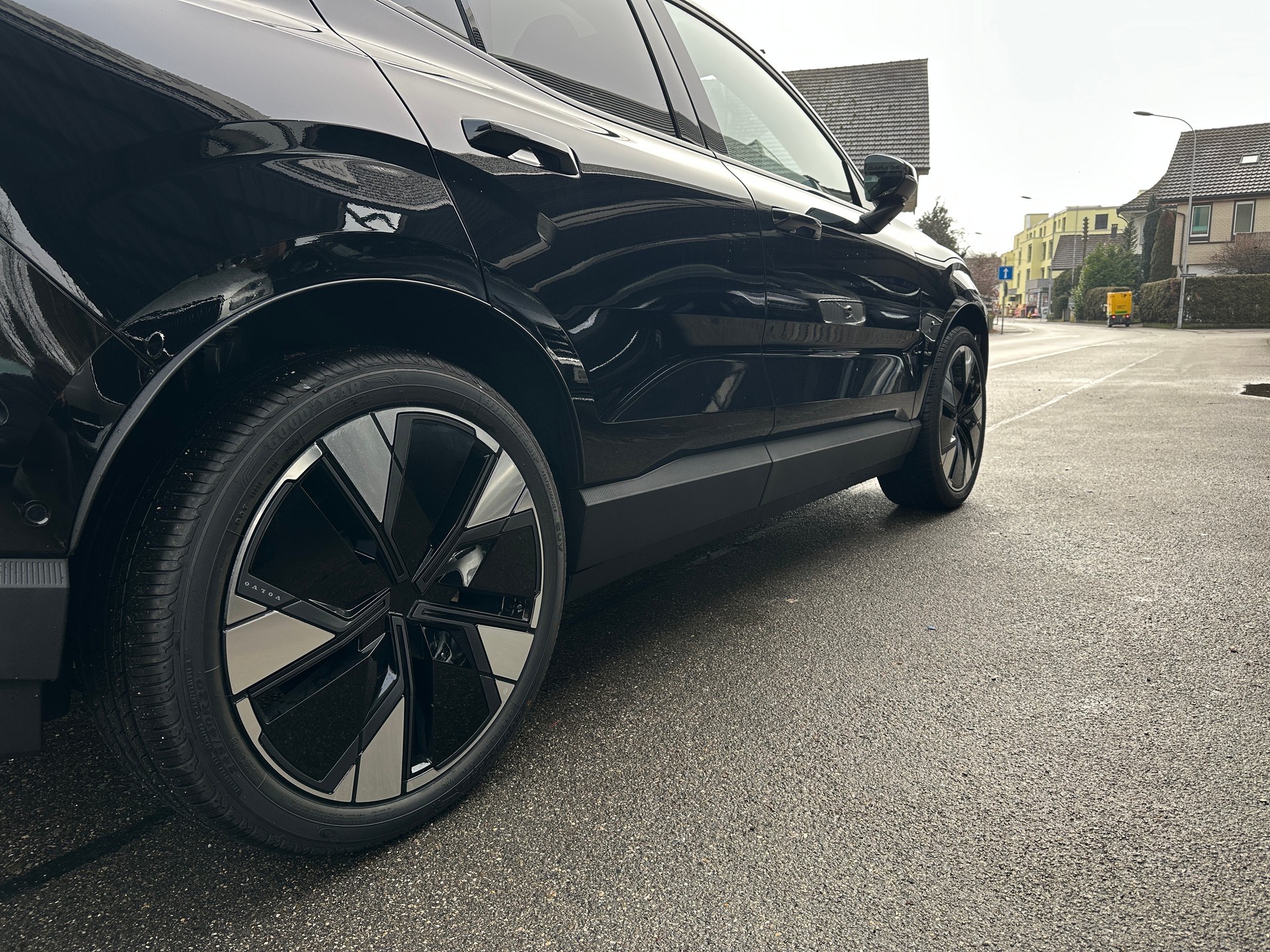 VOLVO EX30 E60 69kWh Twin Ultra Performance-image-21