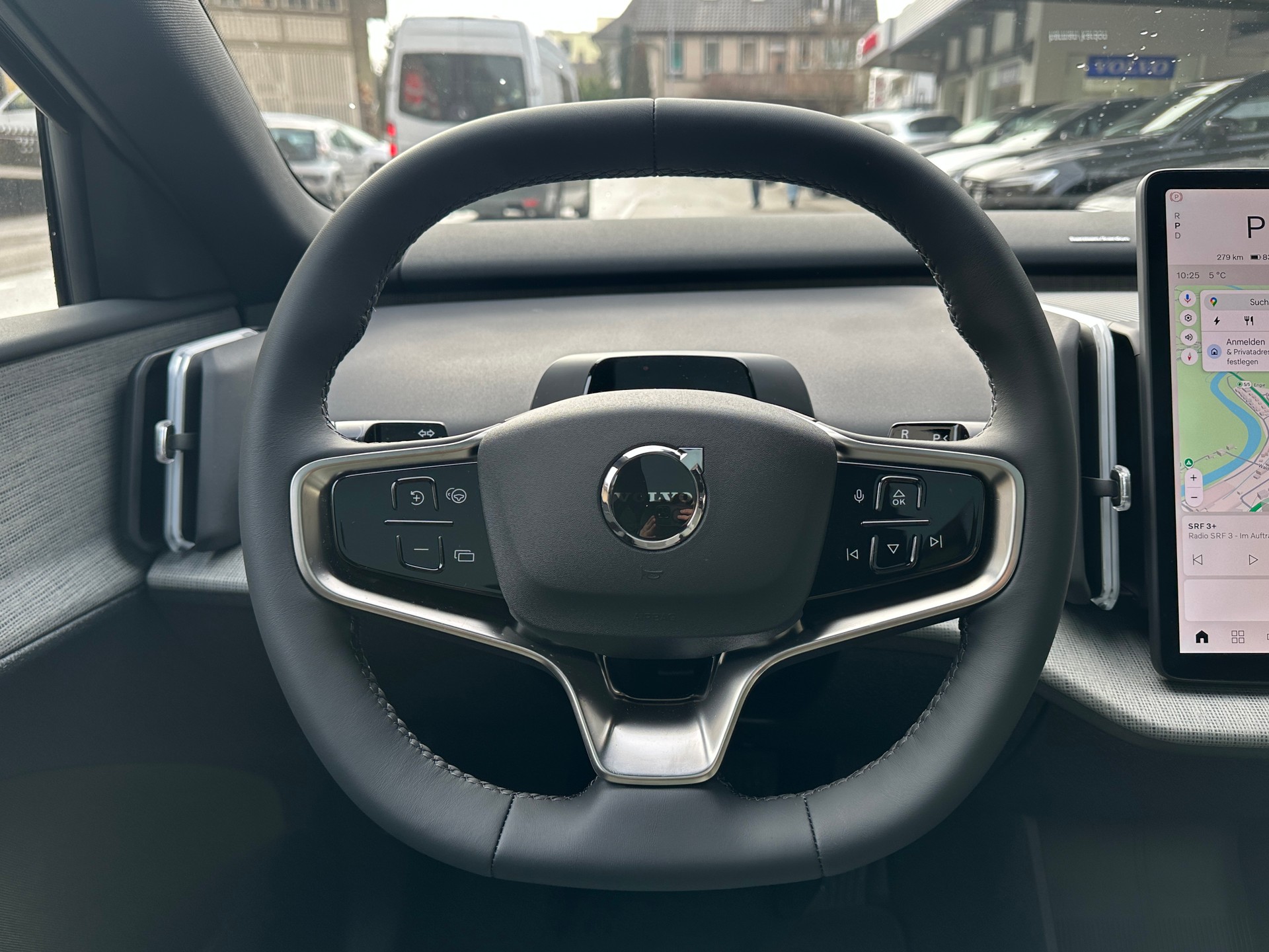VOLVO EX30 E60 69kWh Twin Ultra Performance-image-5