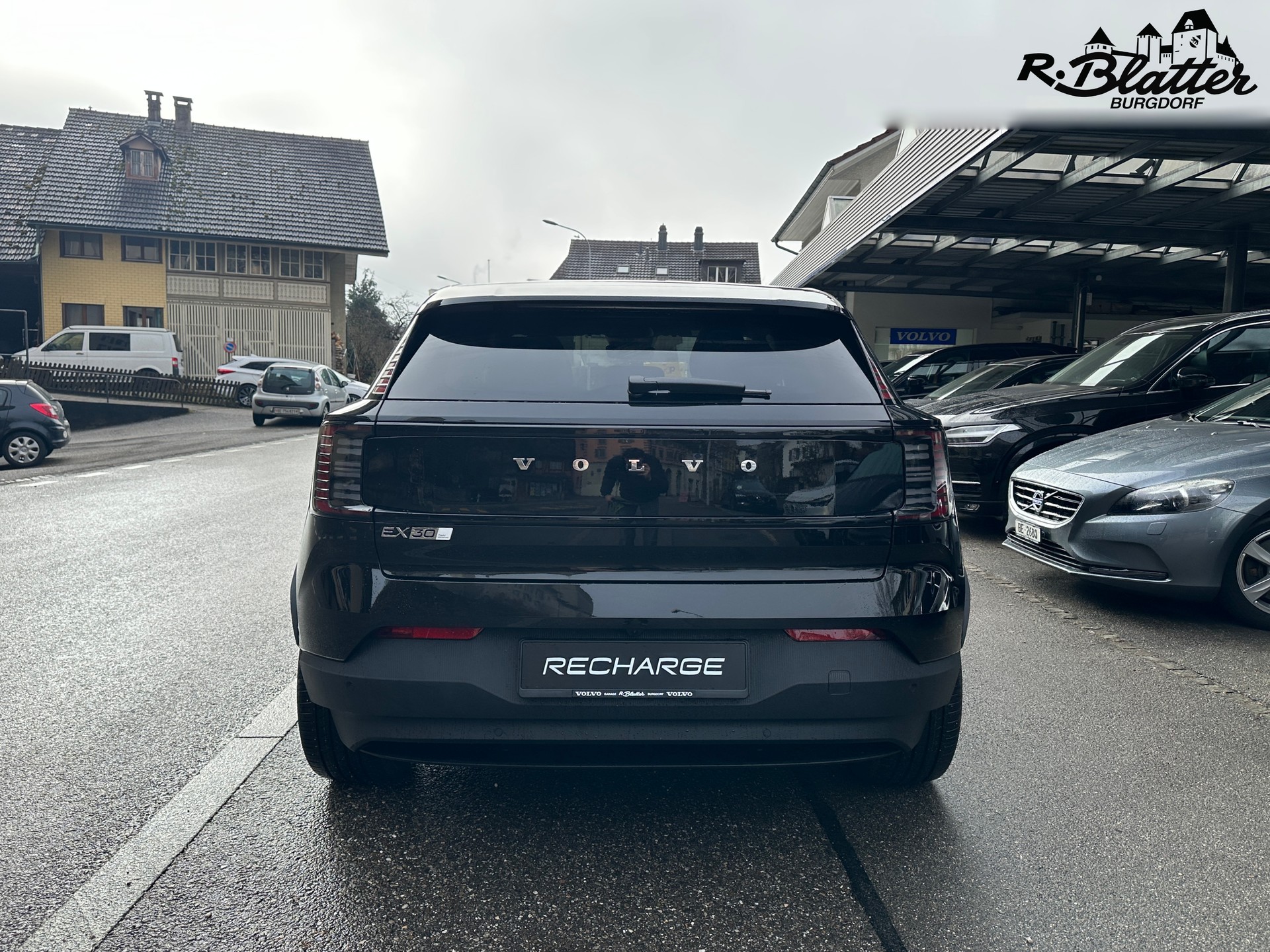 VOLVO EX30 E60 69kWh Twin Ultra Performance-image-4