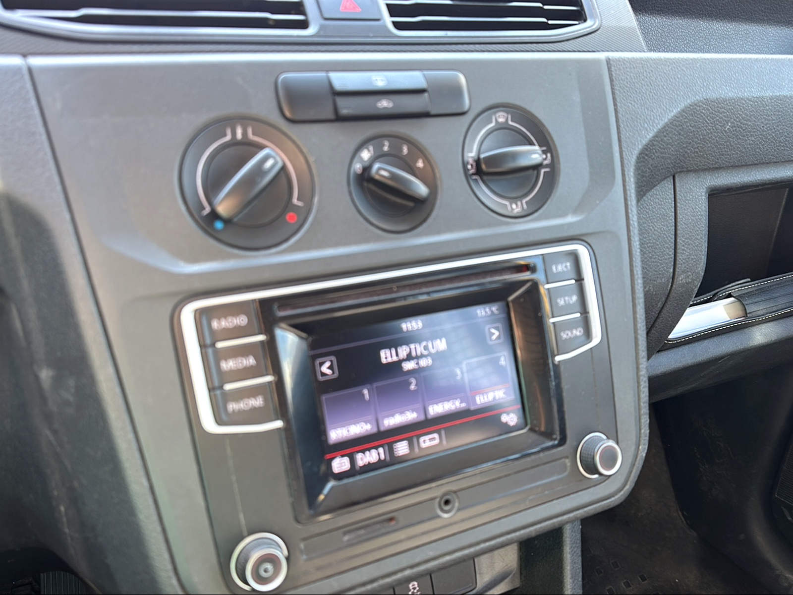 VW Caddy 2.0TDI 4Motion BlueMotion Technology DSG-image-10