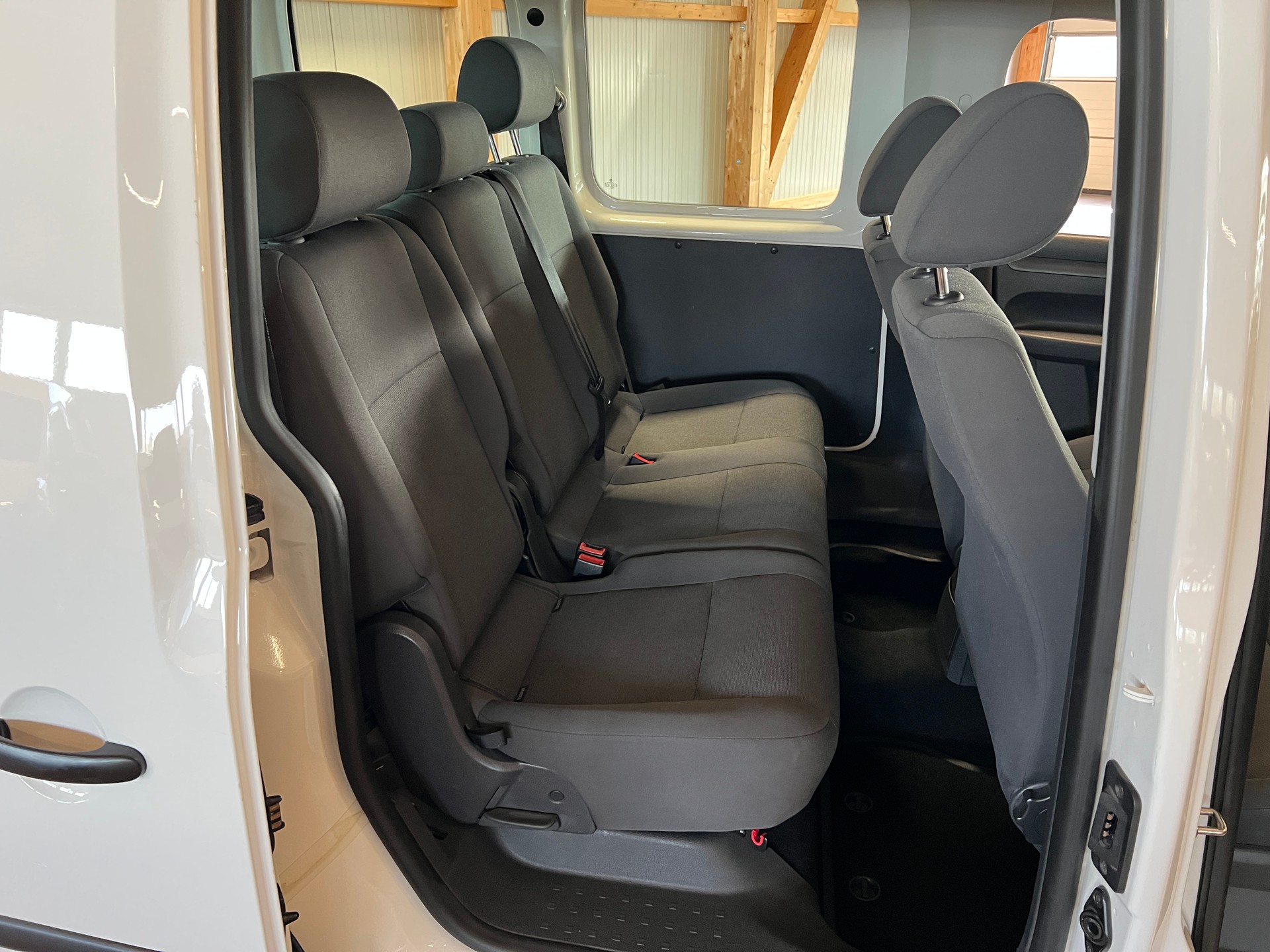 VW Caddy 1.6 TDI BlueMotion Technology DSG-image-12