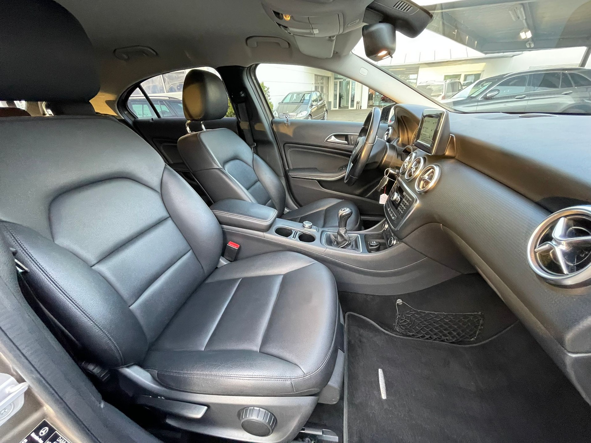 MERCEDES-BENZ A 180 Style-image-11