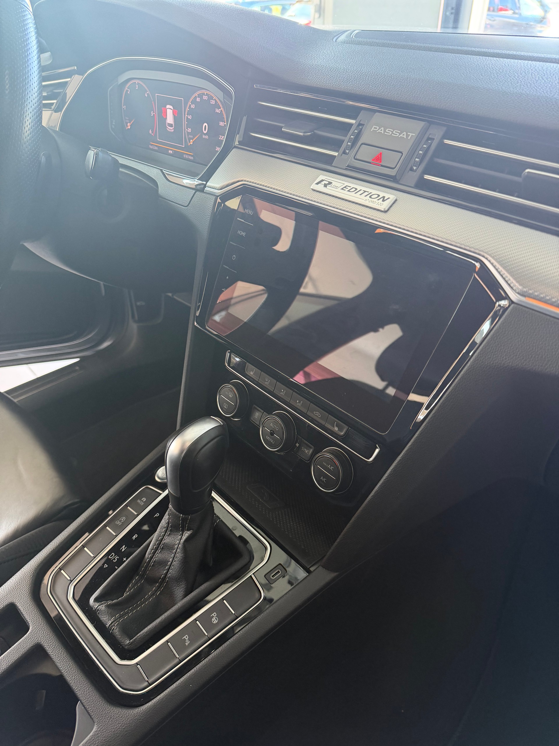 VW Passat 2.0 TDI BMT R-Line Edition 4Motion DSG LIMITED 90/320-image-13