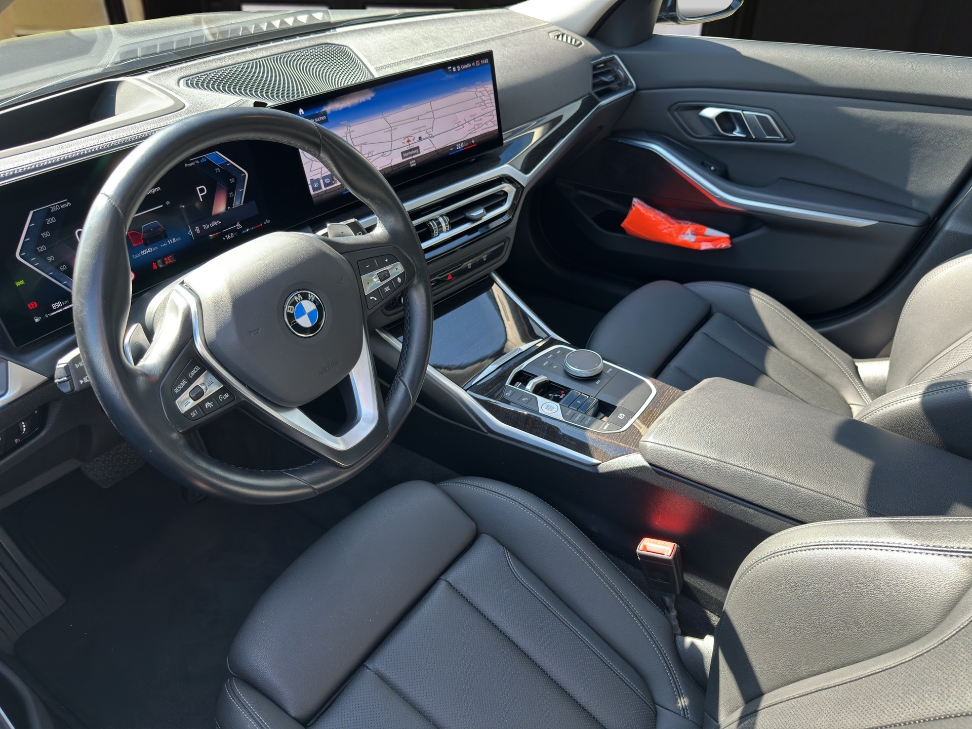 BMW 320d xDrive 48V Touring Steptronic-image-8